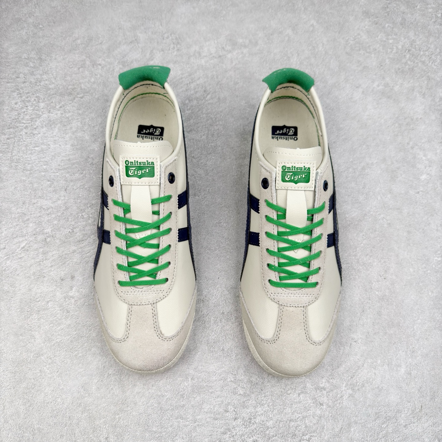 图片[2]-＃C版 Asics Onitsuka Tiger MEXICO 66 亚瑟士鬼冢虎复古经典板鞋 CNY 龙年限定 白红 市场王者选手 海外订单工厂出品 长期生产补货永不断码 超成熟稳定的做工品控 原装全套纸板楦头开发 原汁原味 完美呈现版型 私模正确鞋底咬花纹路 一比一鞋头弧度高度鞋身弧度 绝不口嗨 细节品控鞋型随意秒杀市面 原档咬花纹路私模大底 一个单元有六个三角形 总体形拼接呈现花瓣状 官方四联吊牌 原装Ortholite轻量化鞋垫 原盒原配 质保卡 说明书 钢印防尘纸 纸板中底带钢印 乳胶组合鞋垫 支持全方位的对比专柜 产品从款式颜色造型上体现出追求舒适和细节的完美 鞋类更是推崇手工制作的严谨与完美 融舒适性与可穿性的设计风格 注重细节的完美和别致魅力 既保持稳重 又不失轻松的时尚感 尺码：36 37 37.5 38 39 39.5 40 40.5 41.5 42 42.5 43.5 44 45-选品中心