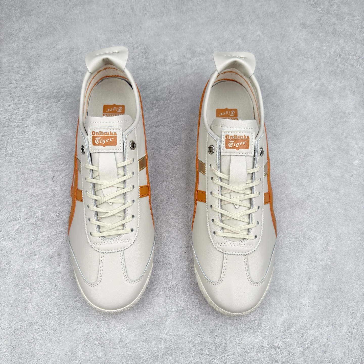 图片[2]-＃C版 Asics Onitsuka Tiger MEXICO 66 亚瑟士鬼冢虎复古经典板鞋 CNY 龙年限定 白红 市场王者选手 海外订单工厂出品 长期生产补货永不断码 超成熟稳定的做工品控 原装全套纸板楦头开发 原汁原味 完美呈现版型 私模正确鞋底咬花纹路 一比一鞋头弧度高度鞋身弧度 绝不口嗨 细节品控鞋型随意秒杀市面 原档咬花纹路私模大底 一个单元有六个三角形 总体形拼接呈现花瓣状 官方四联吊牌 原装Ortholite轻量化鞋垫 原盒原配 质保卡 说明书 钢印防尘纸 纸板中底带钢印 乳胶组合鞋垫 支持全方位的对比专柜 产品从款式颜色造型上体现出追求舒适和细节的完美 鞋类更是推崇手工制作的严谨与完美 融舒适性与可穿性的设计风格 注重细节的完美和别致魅力 既保持稳重 又不失轻松的时尚感 尺码：36 37 37.5 38 39 39.5 40 40.5 41.5 42 42.5 43.5 44 45-选品中心