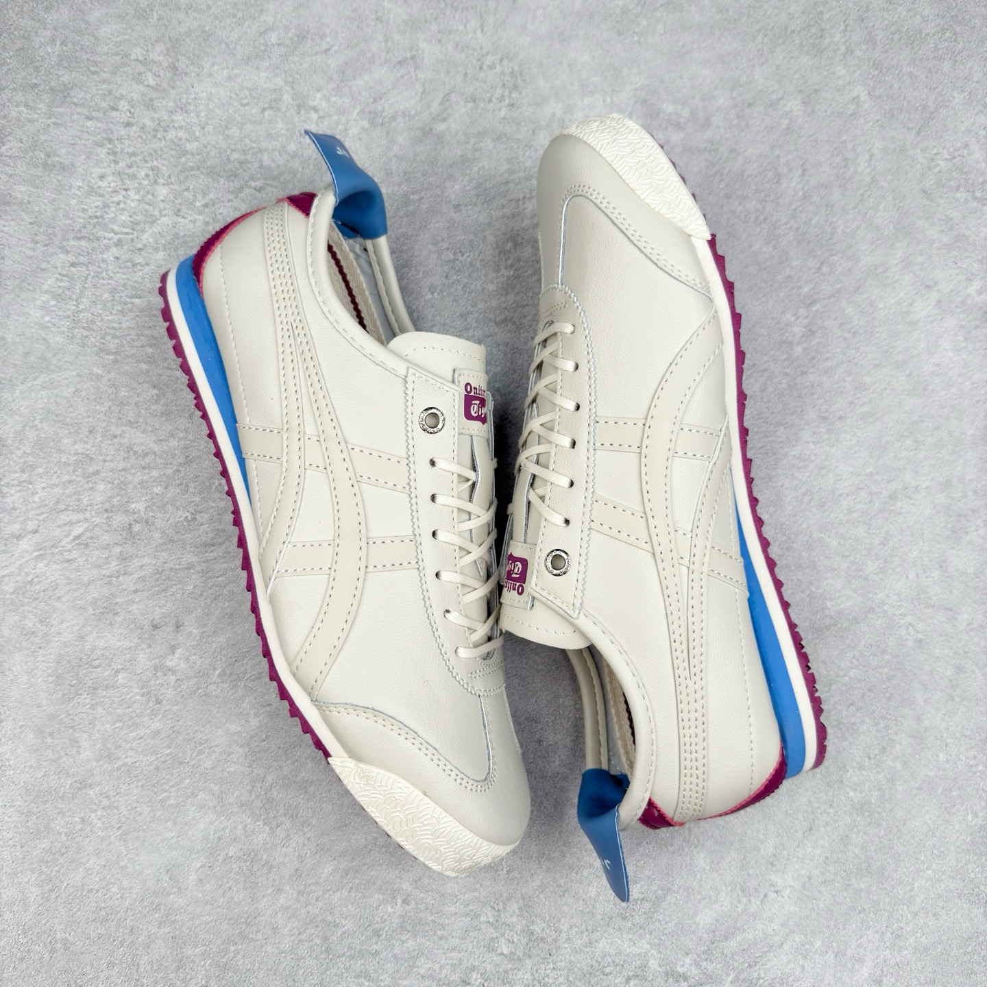 图片[3]-＃C版 Asics Onitsuka Tiger MEXICO 66 亚瑟士鬼冢虎复古经典板鞋 CNY 龙年限定 白红 市场王者选手 海外订单工厂出品 长期生产补货永不断码 超成熟稳定的做工品控 原装全套纸板楦头开发 原汁原味 完美呈现版型 私模正确鞋底咬花纹路 一比一鞋头弧度高度鞋身弧度 绝不口嗨 细节品控鞋型随意秒杀市面 原档咬花纹路私模大底 一个单元有六个三角形 总体形拼接呈现花瓣状 官方四联吊牌 原装Ortholite轻量化鞋垫 原盒原配 质保卡 说明书 钢印防尘纸 纸板中底带钢印 乳胶组合鞋垫 支持全方位的对比专柜 产品从款式颜色造型上体现出追求舒适和细节的完美 鞋类更是推崇手工制作的严谨与完美 融舒适性与可穿性的设计风格 注重细节的完美和别致魅力 既保持稳重 又不失轻松的时尚感 尺码：36 37 37.5 38 39 39.5 40 40.5 41.5 42 42.5 43.5 44 45-选品中心