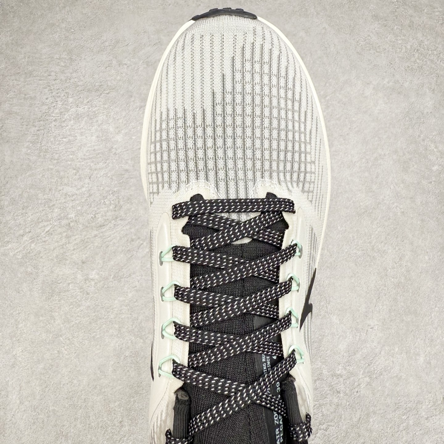 图片[4]-＃TG纯原 NK Zoom Pegasus 飞马39代马拉松系列网面透气缓震疾速跑鞋 独家渠道 市面未流通批次 奥莱直播间499 599一样的东西 碾压市面现存所有版本 公司一样的东西 超值回馈 帮你省钱 拥有 Zoom Air 一如既往的稳定感和流畅感 鞋面采用工程网眼设计 为特定高热区域营造出色透气性 进一步增加鞋面的穿孔数量 让足部能够快速散热 中足搭配 Flywire 飞线 在高速运动时营造舒适稳定的贴合感 内置Zoon气垫加持 动力十足 尺码：36 36.5 37.5 38 38.5 39 40 40.5 41 42 42.5 43 44 44.5 45-选品中心