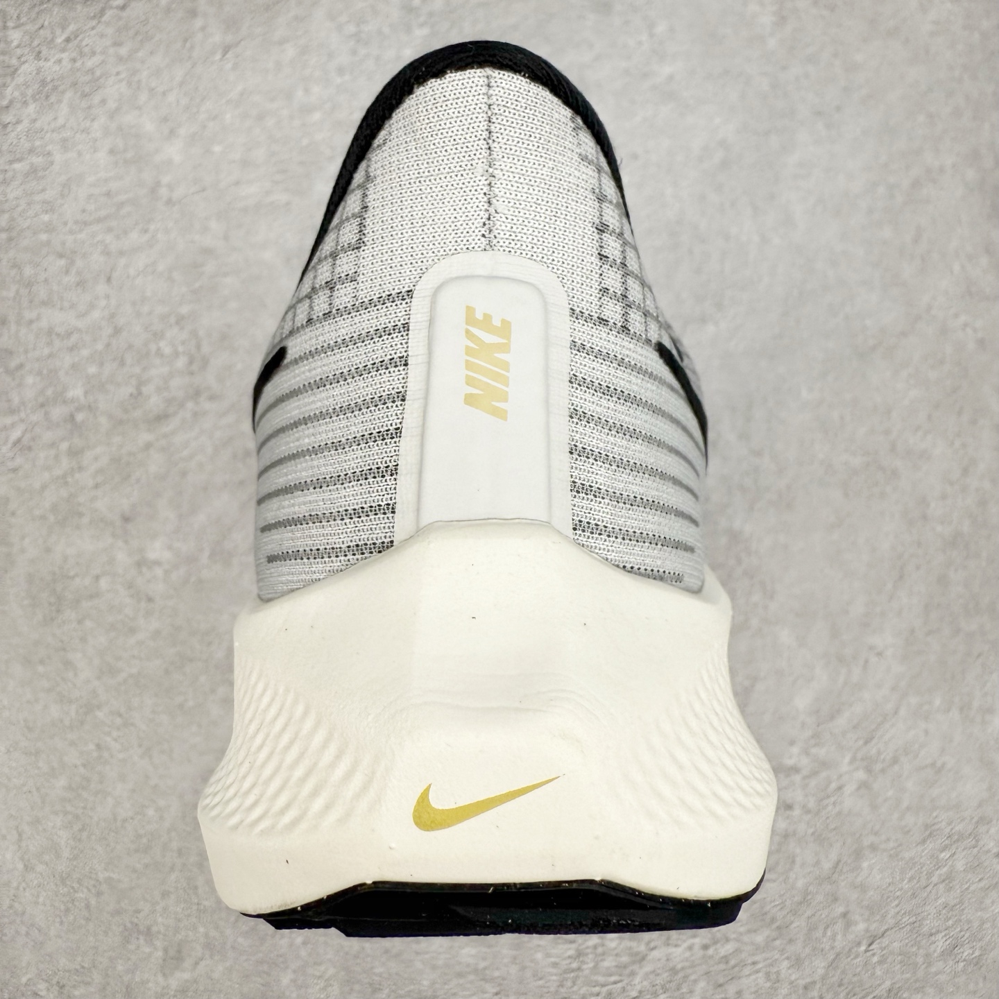 图片[8]-＃TG纯原 NK Zoom Pegasus 飞马39代马拉松系列网面透气缓震疾速跑鞋 独家渠道 市面未流通批次 奥莱直播间499 599一样的东西 碾压市面现存所有版本 公司一样的东西 超值回馈 帮你省钱 拥有 Zoom Air 一如既往的稳定感和流畅感 鞋面采用工程网眼设计 为特定高热区域营造出色透气性 进一步增加鞋面的穿孔数量 让足部能够快速散热 中足搭配 Flywire 飞线 在高速运动时营造舒适稳定的贴合感 内置Zoon气垫加持 动力十足 尺码：36 36.5 37.5 38 38.5 39 40 40.5 41 42 42.5 43 44 44.5 45-选品中心