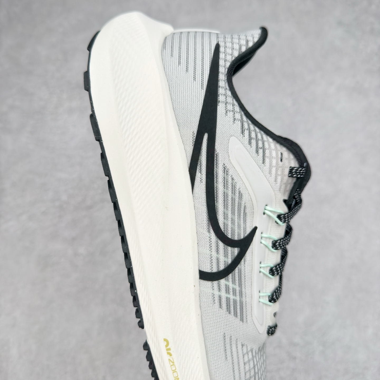 图片[6]-＃TG纯原 NK Zoom Pegasus 飞马39代马拉松系列网面透气缓震疾速跑鞋 独家渠道 市面未流通批次 奥莱直播间499 599一样的东西 碾压市面现存所有版本 公司一样的东西 超值回馈 帮你省钱 拥有 Zoom Air 一如既往的稳定感和流畅感 鞋面采用工程网眼设计 为特定高热区域营造出色透气性 进一步增加鞋面的穿孔数量 让足部能够快速散热 中足搭配 Flywire 飞线 在高速运动时营造舒适稳定的贴合感 内置Zoon气垫加持 动力十足 尺码：36 36.5 37.5 38 38.5 39 40 40.5 41 42 42.5 43 44 44.5 45-选品中心