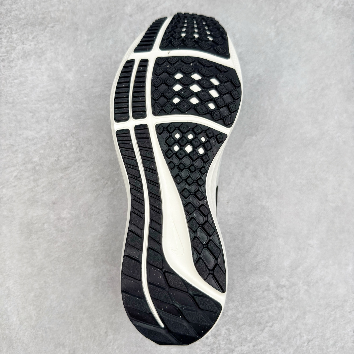 图片[9]-＃TG纯原 NK Zoom Pegasus 飞马39代马拉松系列网面透气缓震疾速跑鞋 独家渠道 市面未流通批次 奥莱直播间499 599一样的东西 碾压市面现存所有版本 公司一样的东西 超值回馈 帮你省钱 拥有 Zoom Air 一如既往的稳定感和流畅感 鞋面采用工程网眼设计 为特定高热区域营造出色透气性 进一步增加鞋面的穿孔数量 让足部能够快速散热 中足搭配 Flywire 飞线 在高速运动时营造舒适稳定的贴合感 内置Zoon气垫加持 动力十足 尺码：36 36.5 37.5 38 38.5 39 40 40.5 41 42 42.5 43 44 44.5 45-选品中心