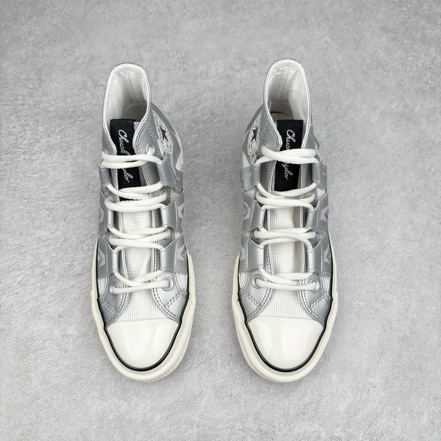 图片[2]-Converse Chuck 1970s 未来银 匡威官方新款，银白光泽邂逅潮流型格，尽显独特魅力。低帮款简约随性，日常搭配轻松出彩；高帮款酷感升级，包裹脚踝更具街头范。鞋面材质拼接精巧，线条利落，经典橡胶鞋底，复古韵味与舒适脚感兼具，无论是漫步街头还是活力出街，都能助你成为焦点。 货号：A15187C 高帮 货号：A15188C 低帮 尺码：35-44（36.5 37.5 39.5 41.5 42.5）-选品中心