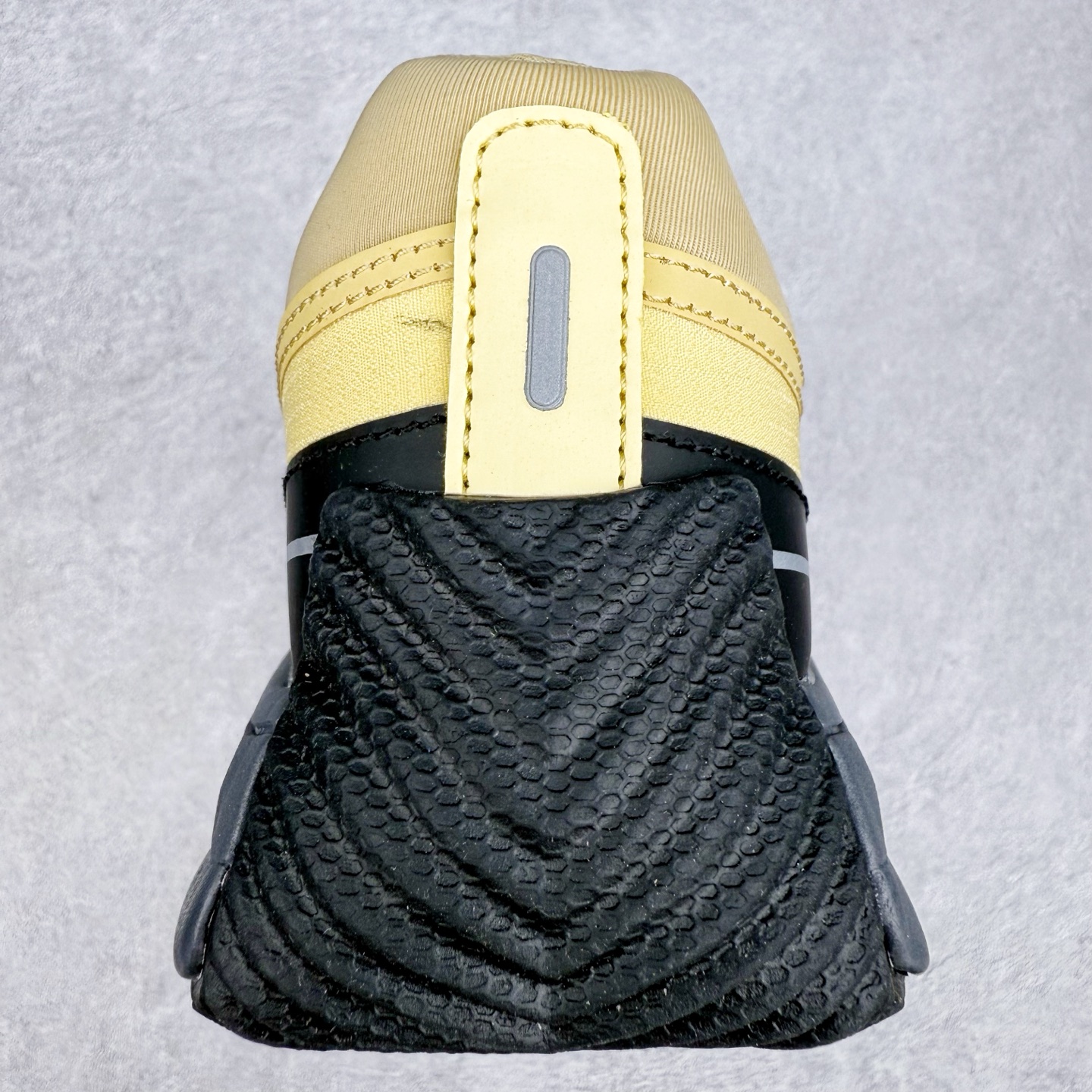 图片[8]-DESCENTE Terrain D 迪桑特舒适柔软防滑耐磨低帮生活休闲鞋 DESCENTE（迪桑特）创立于1935年，品牌名取自法语词汇，意为“滑降”。品牌箭头标识代表滑雪的三种技术“高速直线滑行”、“穿越”和“侧滑”，也寓意品牌在打造高端专业运动产品中不断追求完美的创新精神，致力于成为中国高端专业滑雪、综训、女子、铁人三项、高尔夫的第一品牌。尺码：39 40 40.5 41 42 42.5 43 44 44.5 45-选品中心