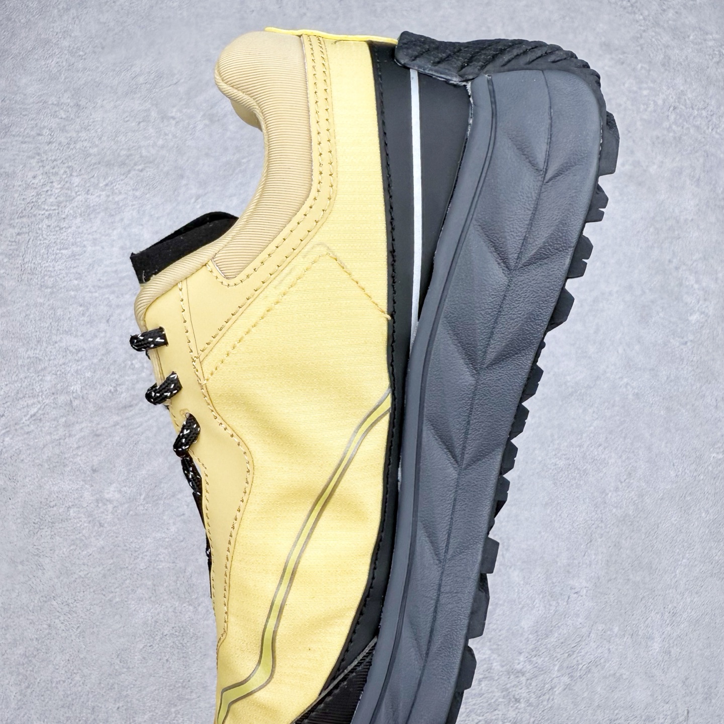 图片[7]-DESCENTE Terrain D 迪桑特舒适柔软防滑耐磨低帮生活休闲鞋 DESCENTE（迪桑特）创立于1935年，品牌名取自法语词汇，意为“滑降”。品牌箭头标识代表滑雪的三种技术“高速直线滑行”、“穿越”和“侧滑”，也寓意品牌在打造高端专业运动产品中不断追求完美的创新精神，致力于成为中国高端专业滑雪、综训、女子、铁人三项、高尔夫的第一品牌。尺码：39 40 40.5 41 42 42.5 43 44 44.5 45-选品中心