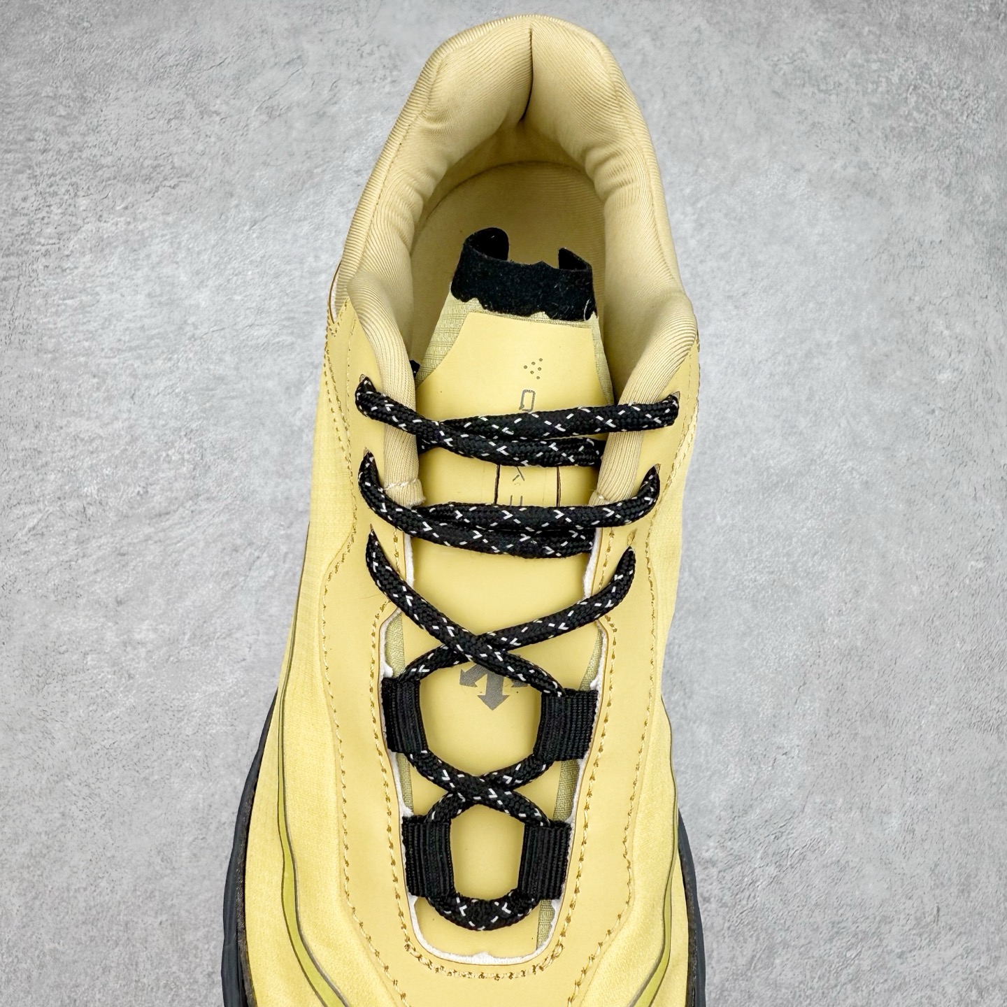 图片[5]-DESCENTE Terrain D 迪桑特舒适柔软防滑耐磨低帮生活休闲鞋 DESCENTE（迪桑特）创立于1935年，品牌名取自法语词汇，意为“滑降”。品牌箭头标识代表滑雪的三种技术“高速直线滑行”、“穿越”和“侧滑”，也寓意品牌在打造高端专业运动产品中不断追求完美的创新精神，致力于成为中国高端专业滑雪、综训、女子、铁人三项、高尔夫的第一品牌。尺码：39 40 40.5 41 42 42.5 43 44 44.5 45-选品中心