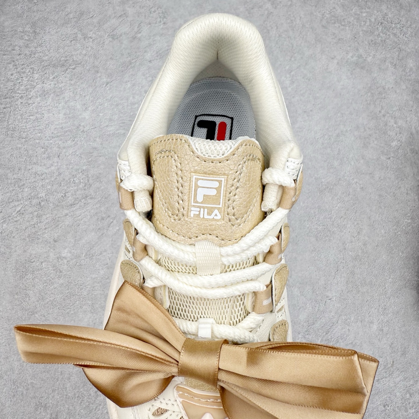 图片[5]-FILA CARROT 2 斐乐萝卜鞋2.0 经典百搭休闲 防滑减震耐磨低帮板鞋 传承了 FILA 的百年基因，融入年轻运动及潮流文化，成为引领变革、创新突破的一代。以“1+N” 的跨界合作模式重现经典的同时创造经典。带来最出其不意的跨界合作惊喜。同时，FILAFUSION把FILA 的 DNA 融入到定制体验里，你可以随心制造厲于你的产品。FILA FUSION 的鞋家族涵盖了老爹鞋、跑步鞋、网球鞋、季节款。风格复古新潮，满足了时尚人士出行及各类运动的搭配需求，成为当下年轻人筷拥的鞋类品牌之一。FILA FUSION 走进年轻人的世界，通过年轻人运动，街舞，滑板，篮球，展现 FILA FUSION 的潮流态度和年轻文化。FILA FUSION 认为末来属于引领变革、创新突破的年轻一代，让我们一起构成 FILA 未来的蓝图吧！尺码：35.5 36 36.5 37.5 38 38.5 39 40-选品中心