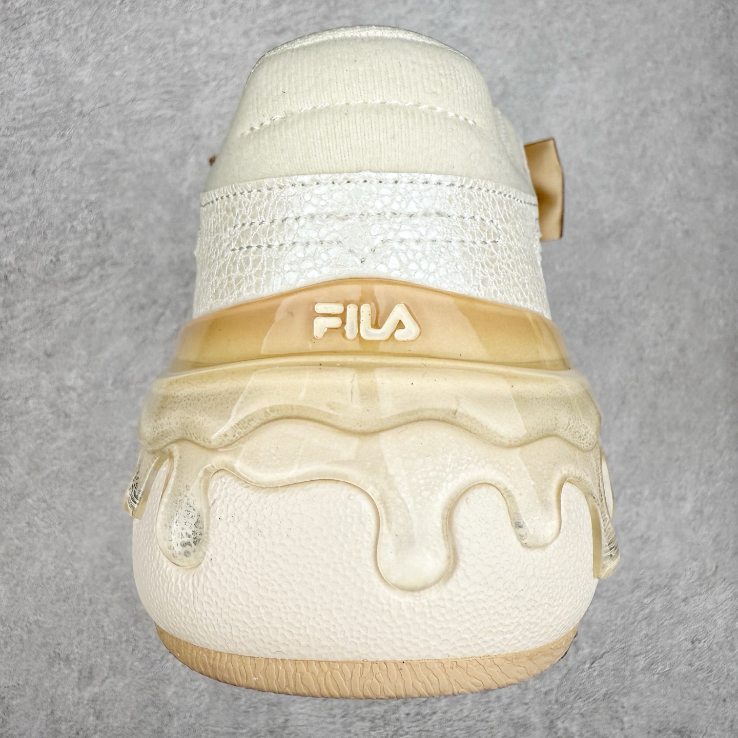 图片[8]-FILA CARROT 2 斐乐萝卜鞋2.0 经典百搭休闲 防滑减震耐磨低帮板鞋 传承了 FILA 的百年基因，融入年轻运动及潮流文化，成为引领变革、创新突破的一代。以“1+N” 的跨界合作模式重现经典的同时创造经典。带来最出其不意的跨界合作惊喜。同时，FILAFUSION把FILA 的 DNA 融入到定制体验里，你可以随心制造厲于你的产品。FILA FUSION 的鞋家族涵盖了老爹鞋、跑步鞋、网球鞋、季节款。风格复古新潮，满足了时尚人士出行及各类运动的搭配需求，成为当下年轻人筷拥的鞋类品牌之一。FILA FUSION 走进年轻人的世界，通过年轻人运动，街舞，滑板，篮球，展现 FILA FUSION 的潮流态度和年轻文化。FILA FUSION 认为末来属于引领变革、创新突破的年轻一代，让我们一起构成 FILA 未来的蓝图吧！尺码：35.5 36 36.5 37.5 38 38.5 39 40-选品中心