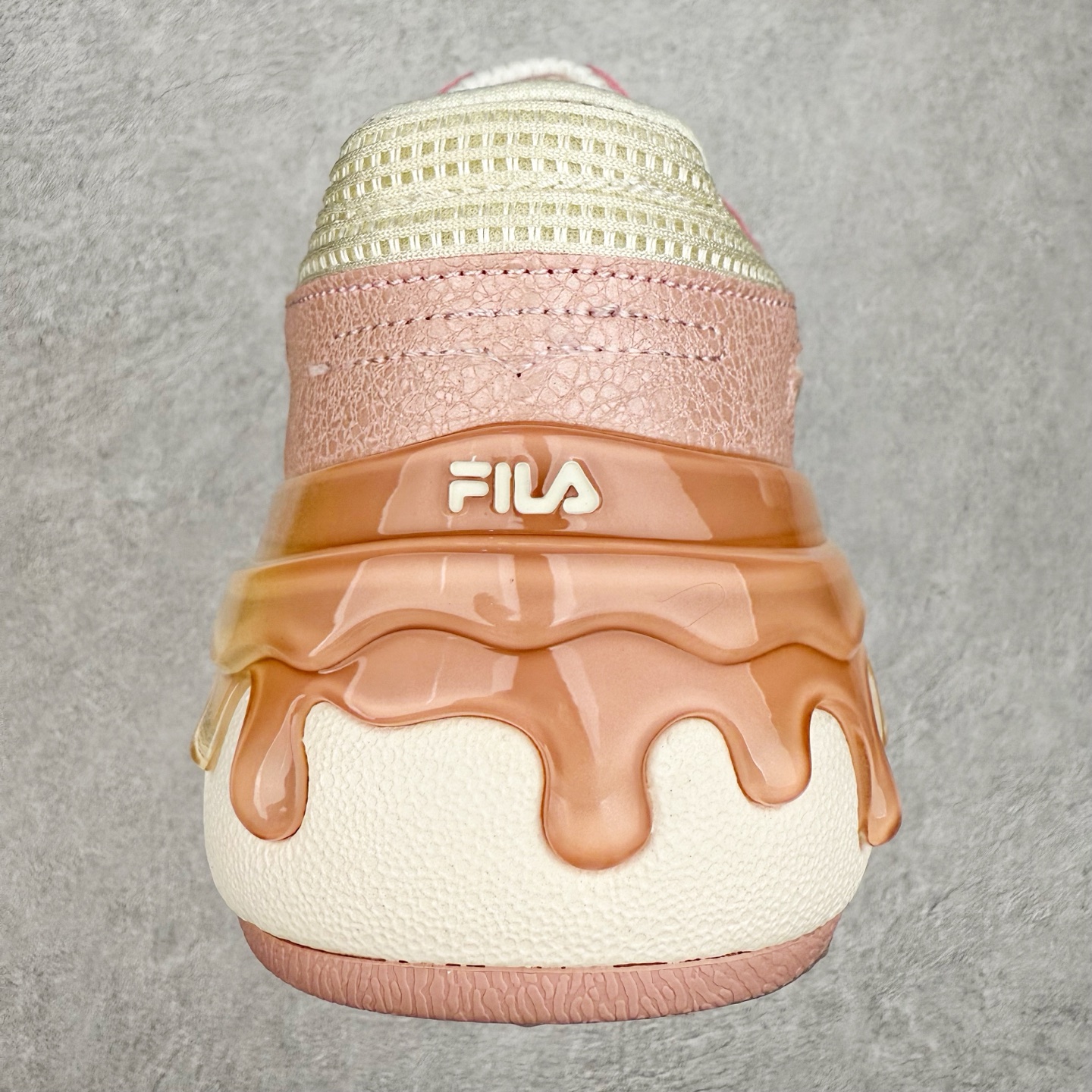 图片[8]-FILA CARROT 2 斐乐萝卜鞋2.0 经典百搭休闲 防滑减震耐磨低帮板鞋 传承了 FILA 的百年基因，融入年轻运动及潮流文化，成为引领变革、创新突破的一代。以“1+N” 的跨界合作模式重现经典的同时创造经典。带来最出其不意的跨界合作惊喜。同时，FILAFUSION把FILA 的 DNA 融入到定制体验里，你可以随心制造厲于你的产品。FILA FUSION 的鞋家族涵盖了老爹鞋、跑步鞋、网球鞋、季节款。风格复古新潮，满足了时尚人士出行及各类运动的搭配需求，成为当下年轻人筷拥的鞋类品牌之一。FILA FUSION 走进年轻人的世界，通过年轻人运动，街舞，滑板，篮球，展现 FILA FUSION 的潮流态度和年轻文化。FILA FUSION 认为末来属于引领变革、创新突破的年轻一代，让我们一起构成 FILA 未来的蓝图吧！尺码：35.5 36 36.5 37.5 38 38.5 39 40-选品中心