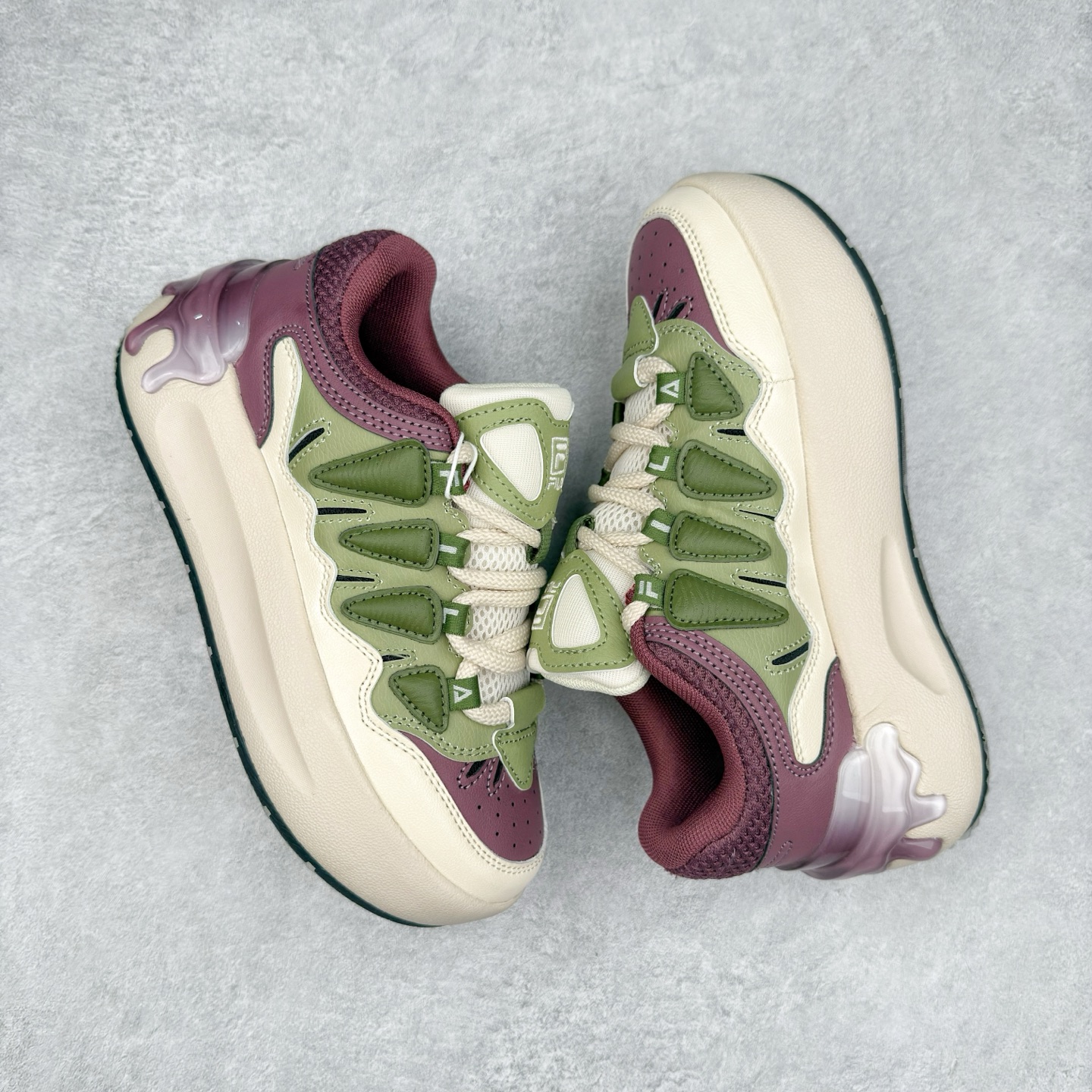 图片[3]-FILA CARROT 2 斐乐萝卜鞋2.0 经典百搭休闲 防滑减震耐磨低帮板鞋 传承了 FILA 的百年基因，融入年轻运动及潮流文化，成为引领变革、创新突破的一代。以“1+N” 的跨界合作模式重现经典的同时创造经典。带来最出其不意的跨界合作惊喜。同时，FILAFUSION把FILA 的 DNA 融入到定制体验里，你可以随心制造厲于你的产品。FILA FUSION 的鞋家族涵盖了老爹鞋、跑步鞋、网球鞋、季节款。风格复古新潮，满足了时尚人士出行及各类运动的搭配需求，成为当下年轻人筷拥的鞋类品牌之一。FILA FUSION 走进年轻人的世界，通过年轻人运动，街舞，滑板，篮球，展现 FILA FUSION 的潮流态度和年轻文化。FILA FUSION 认为末来属于引领变革、创新突破的年轻一代，让我们一起构成 FILA 未来的蓝图吧！尺码：35.5 36 36.5 37.5 38 38.5 39 40-选品中心