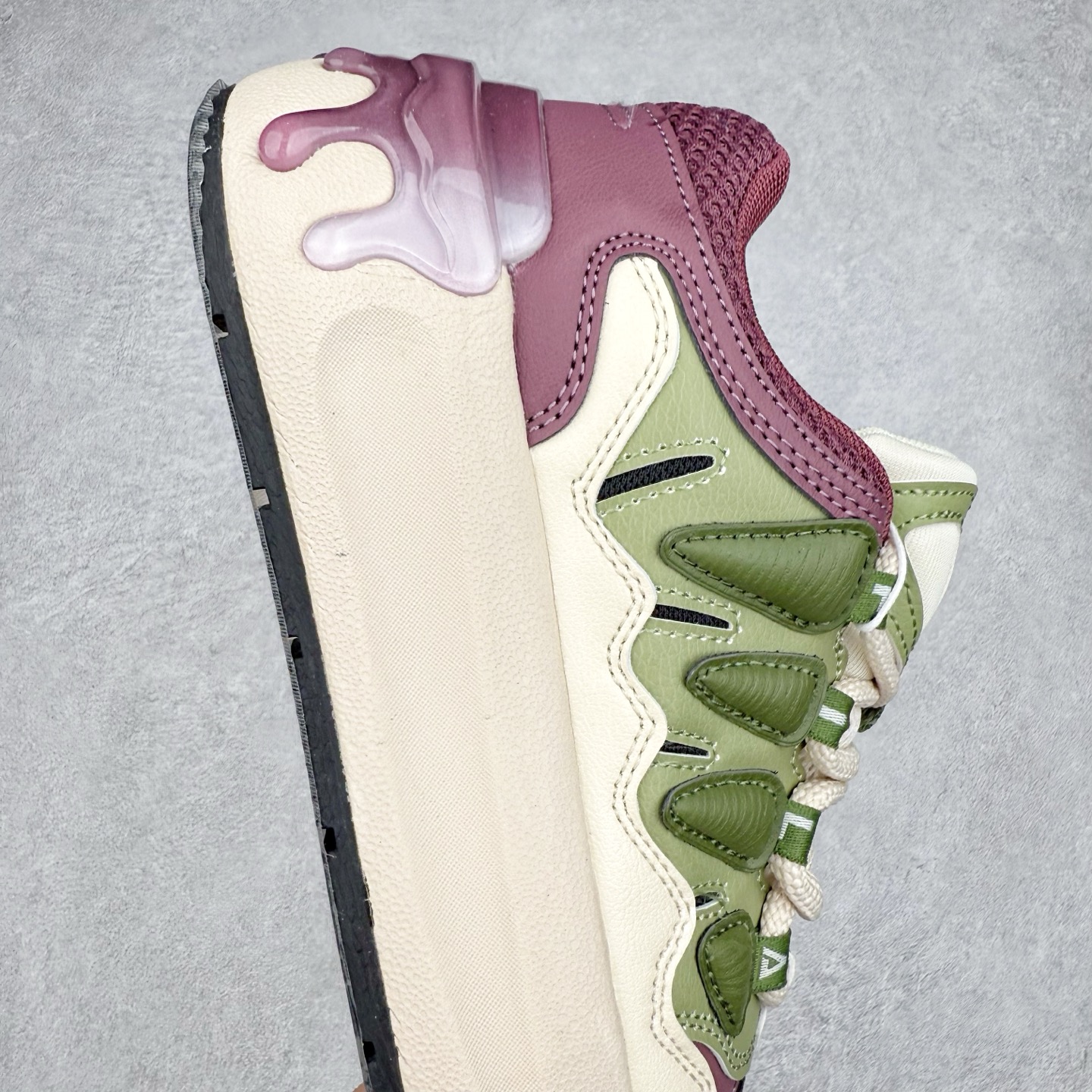 图片[6]-FILA CARROT 2 斐乐萝卜鞋2.0 经典百搭休闲 防滑减震耐磨低帮板鞋 传承了 FILA 的百年基因，融入年轻运动及潮流文化，成为引领变革、创新突破的一代。以“1+N” 的跨界合作模式重现经典的同时创造经典。带来最出其不意的跨界合作惊喜。同时，FILAFUSION把FILA 的 DNA 融入到定制体验里，你可以随心制造厲于你的产品。FILA FUSION 的鞋家族涵盖了老爹鞋、跑步鞋、网球鞋、季节款。风格复古新潮，满足了时尚人士出行及各类运动的搭配需求，成为当下年轻人筷拥的鞋类品牌之一。FILA FUSION 走进年轻人的世界，通过年轻人运动，街舞，滑板，篮球，展现 FILA FUSION 的潮流态度和年轻文化。FILA FUSION 认为末来属于引领变革、创新突破的年轻一代，让我们一起构成 FILA 未来的蓝图吧！尺码：35.5 36 36.5 37.5 38 38.5 39 40-选品中心