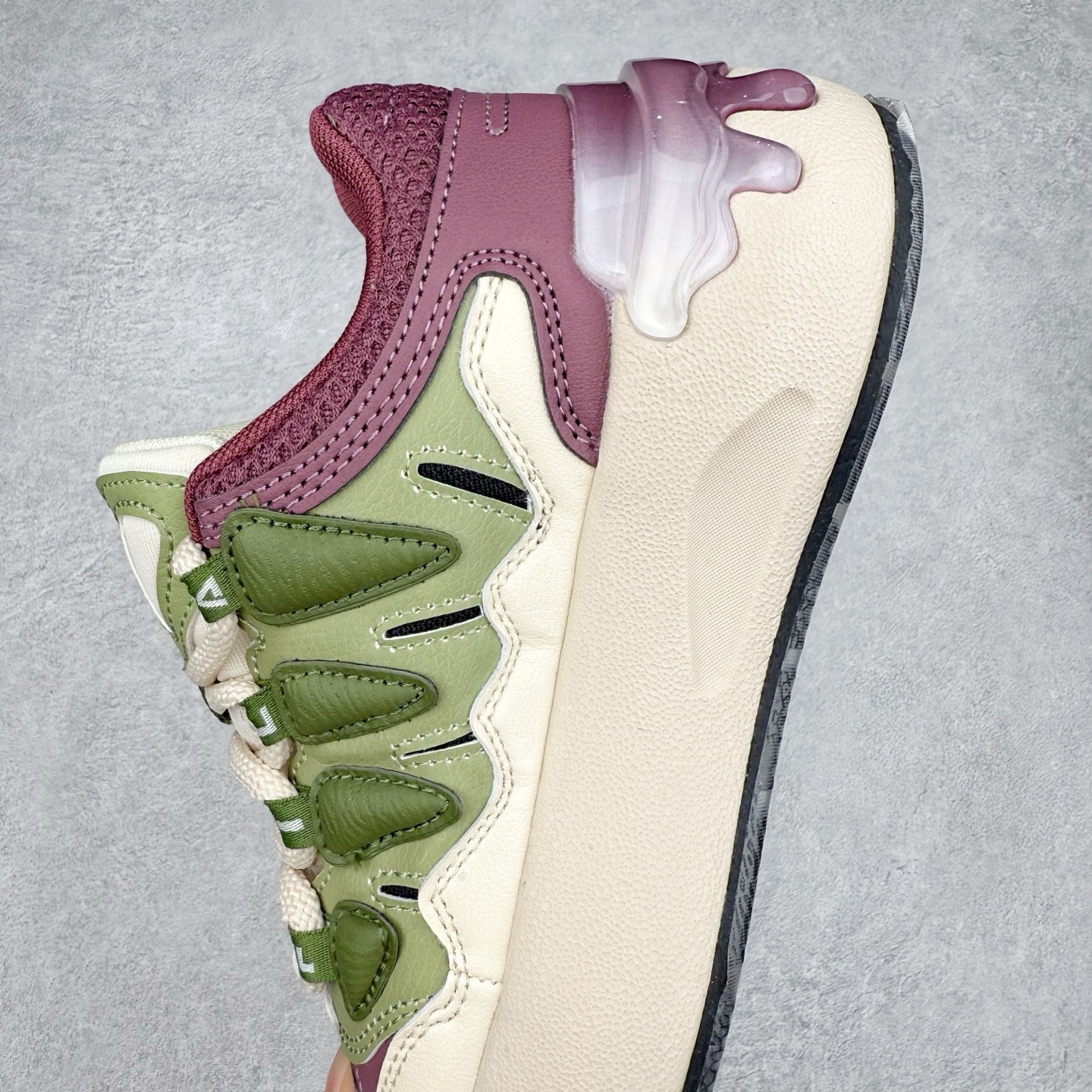 图片[7]-FILA CARROT 2 斐乐萝卜鞋2.0 经典百搭休闲 防滑减震耐磨低帮板鞋 传承了 FILA 的百年基因，融入年轻运动及潮流文化，成为引领变革、创新突破的一代。以“1+N” 的跨界合作模式重现经典的同时创造经典。带来最出其不意的跨界合作惊喜。同时，FILAFUSION把FILA 的 DNA 融入到定制体验里，你可以随心制造厲于你的产品。FILA FUSION 的鞋家族涵盖了老爹鞋、跑步鞋、网球鞋、季节款。风格复古新潮，满足了时尚人士出行及各类运动的搭配需求，成为当下年轻人筷拥的鞋类品牌之一。FILA FUSION 走进年轻人的世界，通过年轻人运动，街舞，滑板，篮球，展现 FILA FUSION 的潮流态度和年轻文化。FILA FUSION 认为末来属于引领变革、创新突破的年轻一代，让我们一起构成 FILA 未来的蓝图吧！尺码：35.5 36 36.5 37.5 38 38.5 39 40-选品中心