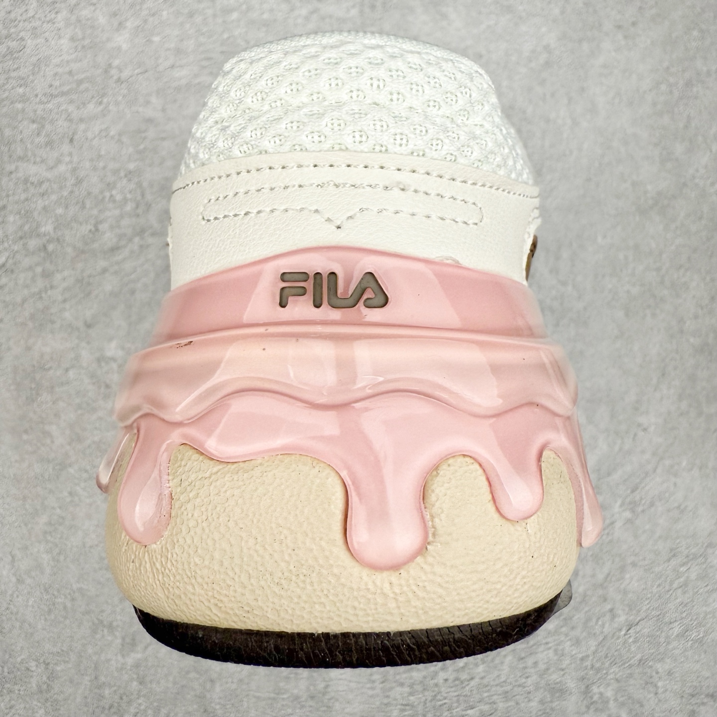 图片[8]-FILA CARROT 2 斐乐萝卜鞋2.0 经典百搭休闲 防滑减震耐磨低帮板鞋 传承了 FILA 的百年基因，融入年轻运动及潮流文化，成为引领变革、创新突破的一代。以“1+N” 的跨界合作模式重现经典的同时创造经典。带来最出其不意的跨界合作惊喜。同时，FILAFUSION把FILA 的 DNA 融入到定制体验里，你可以随心制造厲于你的产品。FILA FUSION 的鞋家族涵盖了老爹鞋、跑步鞋、网球鞋、季节款。风格复古新潮，满足了时尚人士出行及各类运动的搭配需求，成为当下年轻人筷拥的鞋类品牌之一。FILA FUSION 走进年轻人的世界，通过年轻人运动，街舞，滑板，篮球，展现 FILA FUSION 的潮流态度和年轻文化。FILA FUSION 认为末来属于引领变革、创新突破的年轻一代，让我们一起构成 FILA 未来的蓝图吧！尺码：35.5 36 36.5 37.5 38 38.5 39 40-选品中心