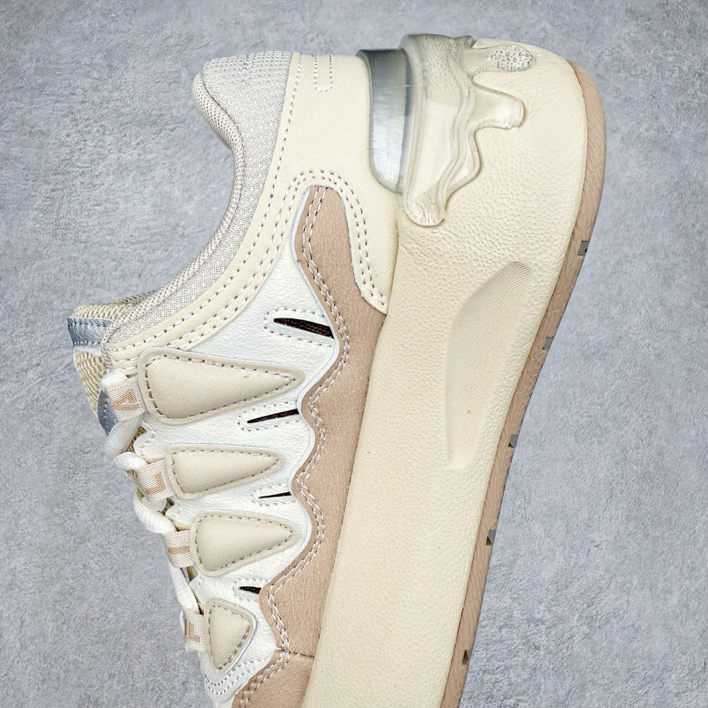 图片[7]-FILA CARROT 2 斐乐萝卜鞋2.0 经典百搭休闲 防滑减震耐磨低帮板鞋 传承了 FILA 的百年基因，融入年轻运动及潮流文化，成为引领变革、创新突破的一代。以“1+N” 的跨界合作模式重现经典的同时创造经典。带来最出其不意的跨界合作惊喜。同时，FILAFUSION把FILA 的 DNA 融入到定制体验里，你可以随心制造厲于你的产品。FILA FUSION 的鞋家族涵盖了老爹鞋、跑步鞋、网球鞋、季节款。风格复古新潮，满足了时尚人士出行及各类运动的搭配需求，成为当下年轻人筷拥的鞋类品牌之一。FILA FUSION 走进年轻人的世界，通过年轻人运动，街舞，滑板，篮球，展现 FILA FUSION 的潮流态度和年轻文化。FILA FUSION 认为末来属于引领变革、创新突破的年轻一代，让我们一起构成 FILA 未来的蓝图吧！尺码：35.5 36 36.5 37.5 38 38.5 39 40-选品中心