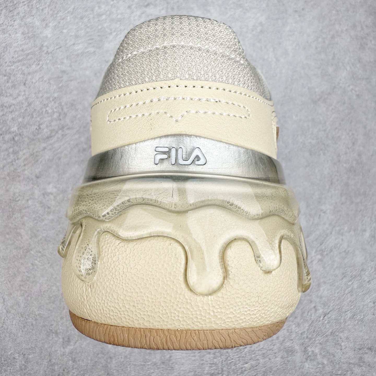 图片[8]-FILA CARROT 2 斐乐萝卜鞋2.0 经典百搭休闲 防滑减震耐磨低帮板鞋 传承了 FILA 的百年基因，融入年轻运动及潮流文化，成为引领变革、创新突破的一代。以“1+N” 的跨界合作模式重现经典的同时创造经典。带来最出其不意的跨界合作惊喜。同时，FILAFUSION把FILA 的 DNA 融入到定制体验里，你可以随心制造厲于你的产品。FILA FUSION 的鞋家族涵盖了老爹鞋、跑步鞋、网球鞋、季节款。风格复古新潮，满足了时尚人士出行及各类运动的搭配需求，成为当下年轻人筷拥的鞋类品牌之一。FILA FUSION 走进年轻人的世界，通过年轻人运动，街舞，滑板，篮球，展现 FILA FUSION 的潮流态度和年轻文化。FILA FUSION 认为末来属于引领变革、创新突破的年轻一代，让我们一起构成 FILA 未来的蓝图吧！尺码：35.5 36 36.5 37.5 38 38.5 39 40-选品中心