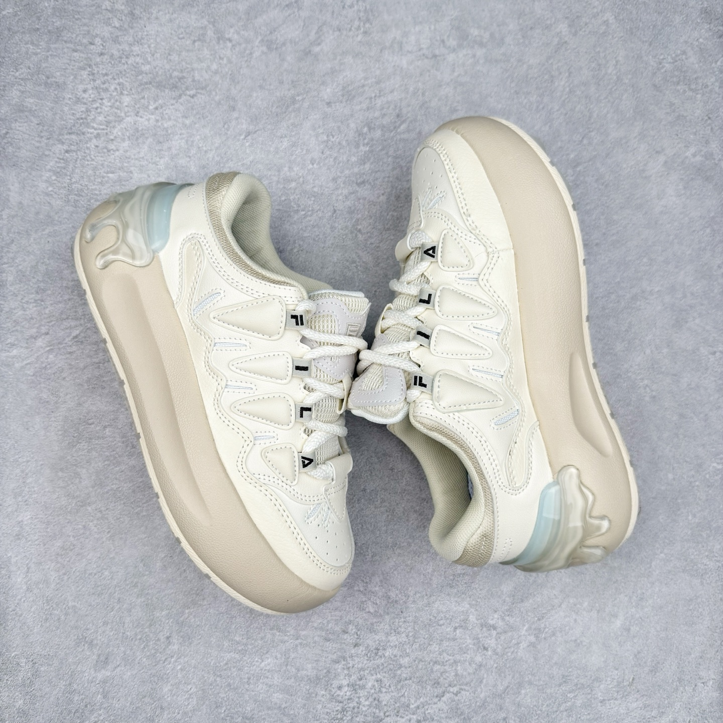 图片[3]-FILA CARROT 2 斐乐萝卜鞋2.0 经典百搭休闲 防滑减震耐磨低帮板鞋 传承了 FILA 的百年基因，融入年轻运动及潮流文化，成为引领变革、创新突破的一代。以“1+N” 的跨界合作模式重现经典的同时创造经典。带来最出其不意的跨界合作惊喜。同时，FILAFUSION把FILA 的 DNA 融入到定制体验里，你可以随心制造厲于你的产品。FILA FUSION 的鞋家族涵盖了老爹鞋、跑步鞋、网球鞋、季节款。风格复古新潮，满足了时尚人士出行及各类运动的搭配需求，成为当下年轻人筷拥的鞋类品牌之一。FILA FUSION 走进年轻人的世界，通过年轻人运动，街舞，滑板，篮球，展现 FILA FUSION 的潮流态度和年轻文化。FILA FUSION 认为末来属于引领变革、创新突破的年轻一代，让我们一起构成 FILA 未来的蓝图吧！尺码：35.5 36 36.5 37.5 38 38.5 39 40-选品中心