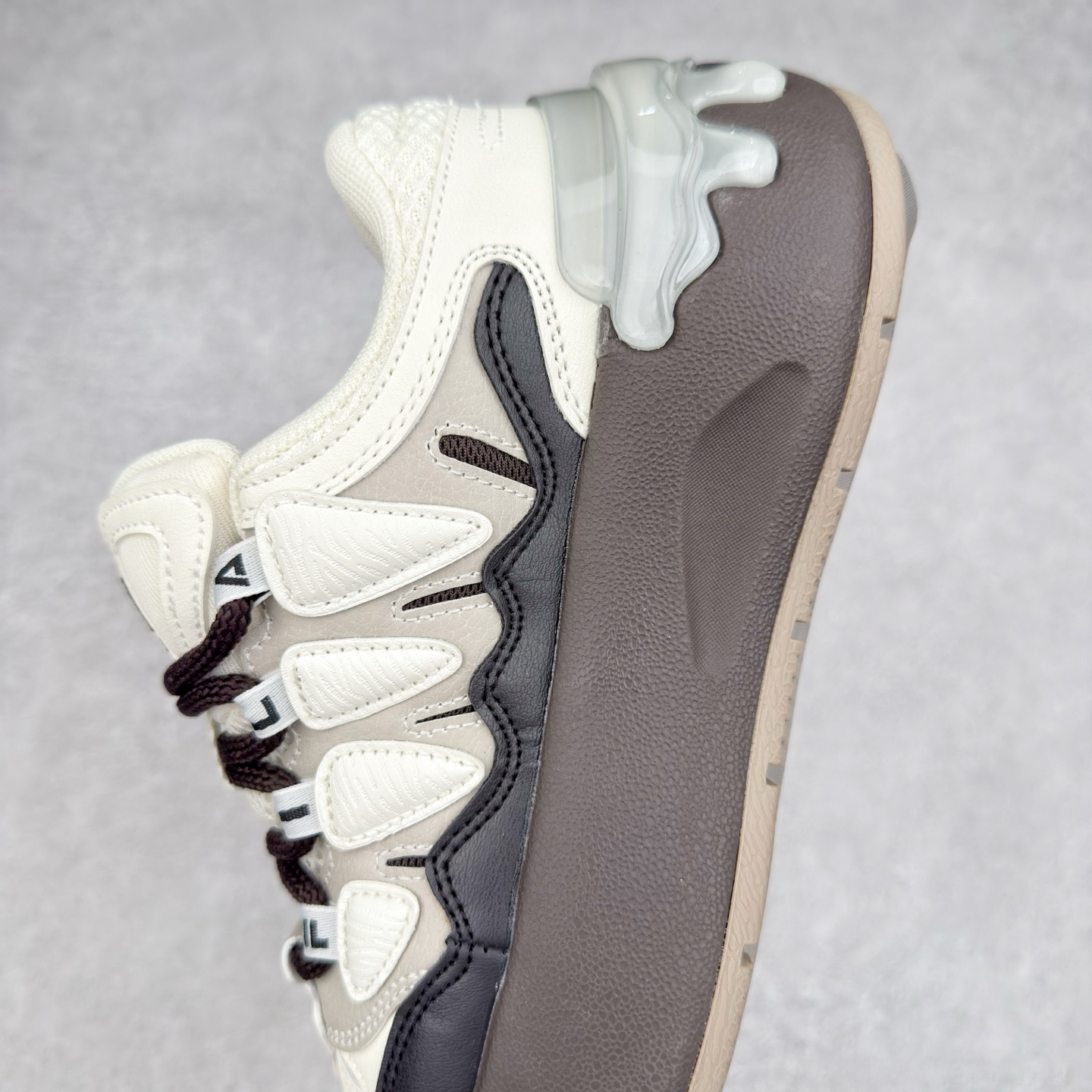 图片[7]-FILA CARROT 2 斐乐萝卜鞋2.0 经典百搭休闲 防滑减震耐磨低帮板鞋 传承了 FILA 的百年基因，融入年轻运动及潮流文化，成为引领变革、创新突破的一代。以“1+N” 的跨界合作模式重现经典的同时创造经典。带来最出其不意的跨界合作惊喜。同时，FILAFUSION把FILA 的 DNA 融入到定制体验里，你可以随心制造厲于你的产品。FILA FUSION 的鞋家族涵盖了老爹鞋、跑步鞋、网球鞋、季节款。风格复古新潮，满足了时尚人士出行及各类运动的搭配需求，成为当下年轻人筷拥的鞋类品牌之一。FILA FUSION 走进年轻人的世界，通过年轻人运动，街舞，滑板，篮球，展现 FILA FUSION 的潮流态度和年轻文化。FILA FUSION 认为末来属于引领变革、创新突破的年轻一代，让我们一起构成 FILA 未来的蓝图吧！尺码：35.5 36 36.5 37.5 38 38.5 39 40-选品中心