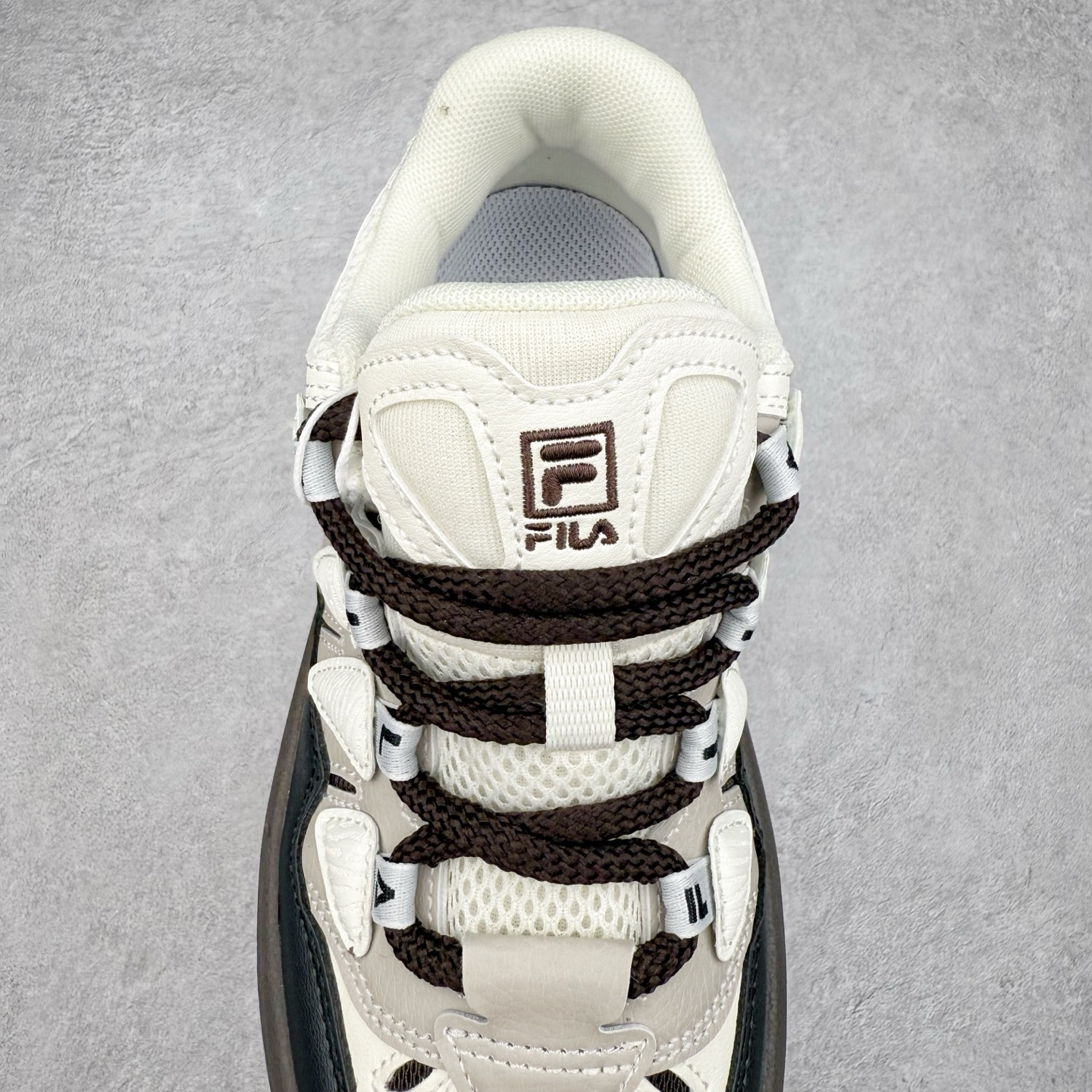 图片[5]-FILA CARROT 2 斐乐萝卜鞋2.0 经典百搭休闲 防滑减震耐磨低帮板鞋 传承了 FILA 的百年基因，融入年轻运动及潮流文化，成为引领变革、创新突破的一代。以“1+N” 的跨界合作模式重现经典的同时创造经典。带来最出其不意的跨界合作惊喜。同时，FILAFUSION把FILA 的 DNA 融入到定制体验里，你可以随心制造厲于你的产品。FILA FUSION 的鞋家族涵盖了老爹鞋、跑步鞋、网球鞋、季节款。风格复古新潮，满足了时尚人士出行及各类运动的搭配需求，成为当下年轻人筷拥的鞋类品牌之一。FILA FUSION 走进年轻人的世界，通过年轻人运动，街舞，滑板，篮球，展现 FILA FUSION 的潮流态度和年轻文化。FILA FUSION 认为末来属于引领变革、创新突破的年轻一代，让我们一起构成 FILA 未来的蓝图吧！尺码：35.5 36 36.5 37.5 38 38.5 39 40-选品中心