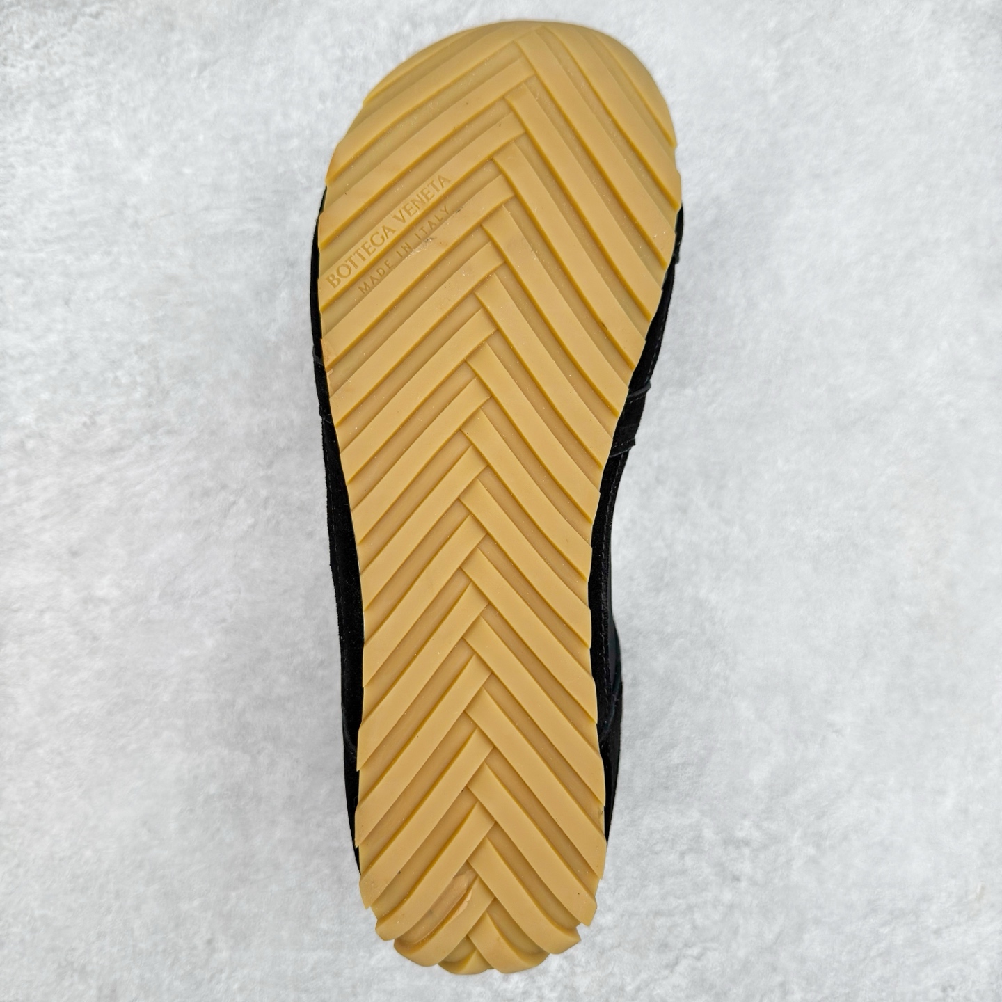 图片[9]-BOTTEGA VENETA Orbit Runner BV葆蝶家时尚休闲王一博同款老爹鞋运动鞋 原版开发 一比一打造 相似度百分之99以上 市场一梯队级别品质 区别市场任何标文顶级品质版本 采用轻质科技网布面料 搭配几何图案设计橡胶外底 王炸系列 高版本 认准套包工艺 实际增高很多哦 还是一样显腿细非常nice 耐玩耐造 对标对版 套包鞋工艺 认准高版本 大底选用拼色TPU大底 配置原版包装 尺码：35 36 37 38 39 40 41 42 43 44 45-选品中心