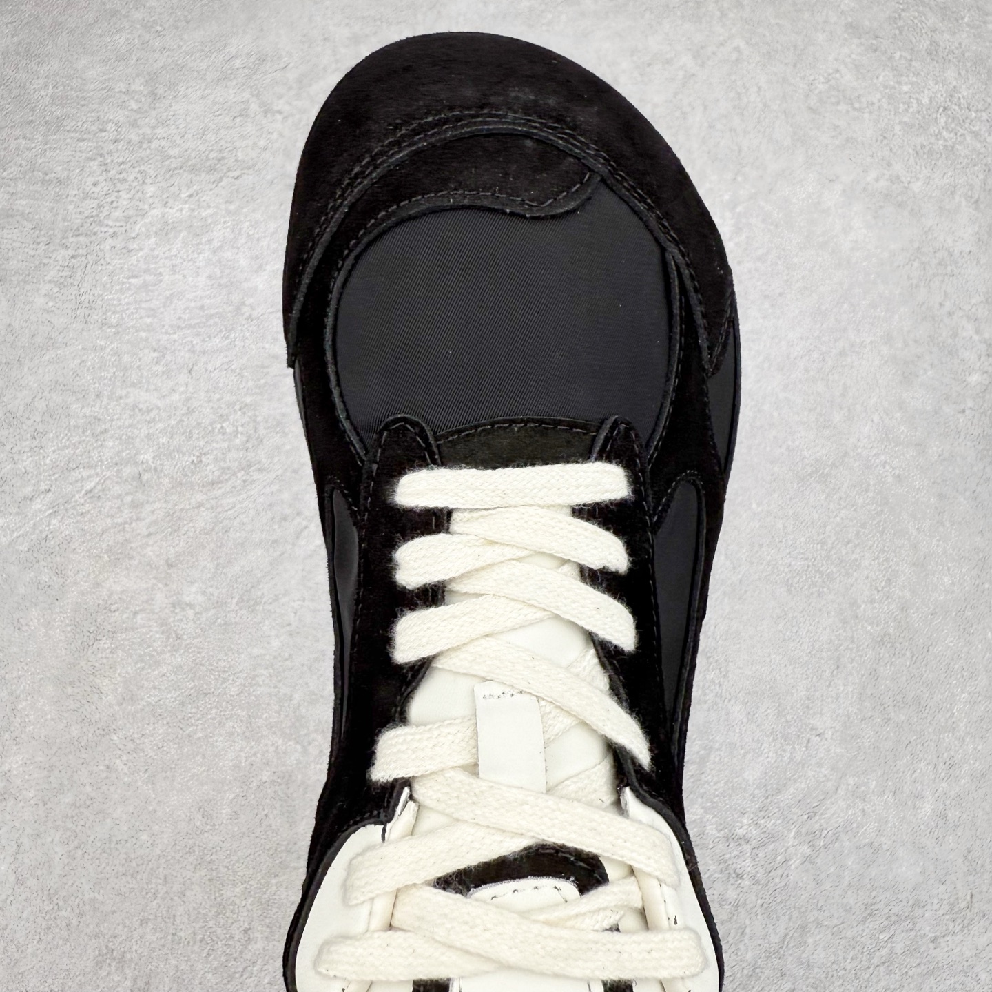 图片[4]-BOTTEGA VENETA Orbit Runner BV葆蝶家时尚休闲王一博同款老爹鞋运动鞋 原版开发 一比一打造 相似度百分之99以上 市场一梯队级别品质 区别市场任何标文顶级品质版本 采用轻质科技网布面料 搭配几何图案设计橡胶外底 王炸系列 高版本 认准套包工艺 实际增高很多哦 还是一样显腿细非常nice 耐玩耐造 对标对版 套包鞋工艺 认准高版本 大底选用拼色TPU大底 配置原版包装 尺码：35 36 37 38 39 40 41 42 43 44 45-选品中心