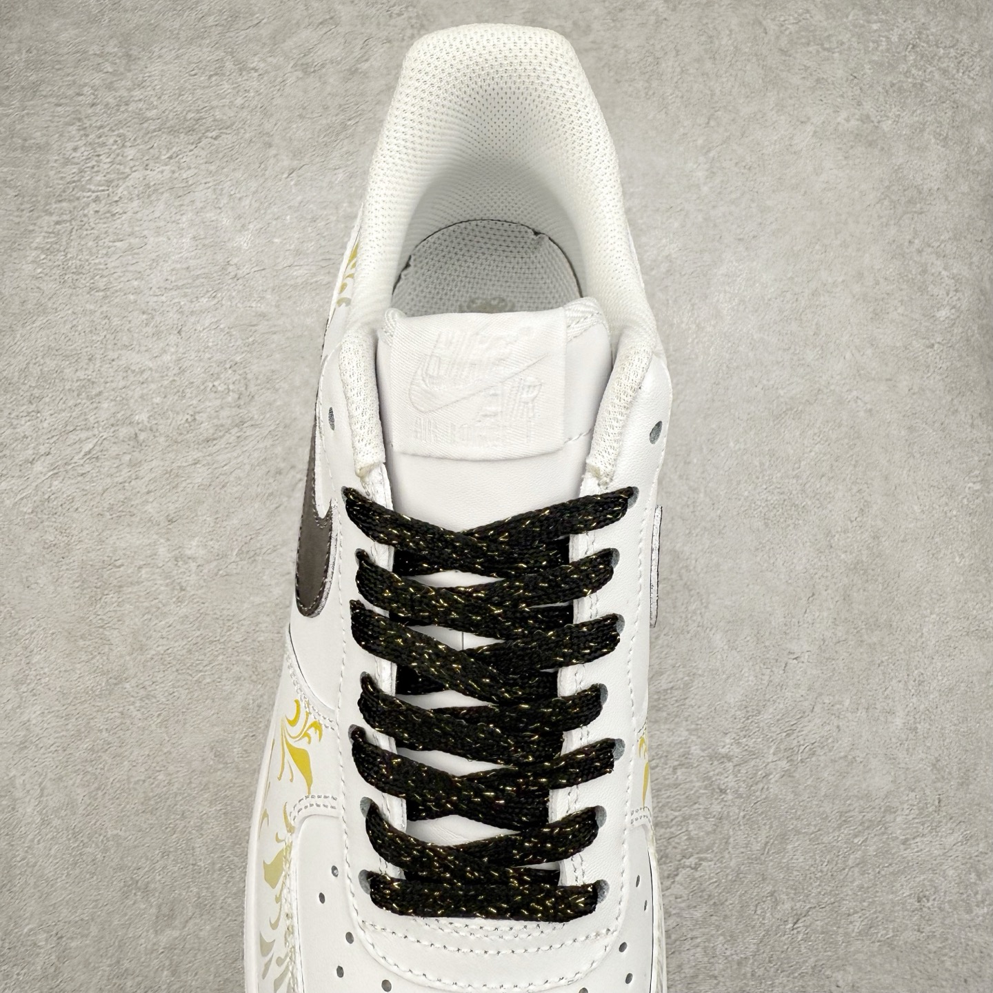 图片[5]-NK Air Force 1´07 Low 空军一号低帮百搭休闲运动板鞋 ZH0316-082 柔软、弹性十足的缓震性能和出色的中底设计 横跨复古与现代的外型结合 造就出风靡全球 三十多年的Force 1 直到今天还深受青睐 实拍调校N版已经零色差零失真 百分百还原实物色彩所见即所得 不存在货不对板色差等低级问题 选购参考实物拍摄 不混卖不参货 只用心做好货严格选品 承诺混一赔十 尺码：36 36.5 37.5 38 38.5 39 40 40.5 41 42 42.5 43 44 44.5 45-选品中心