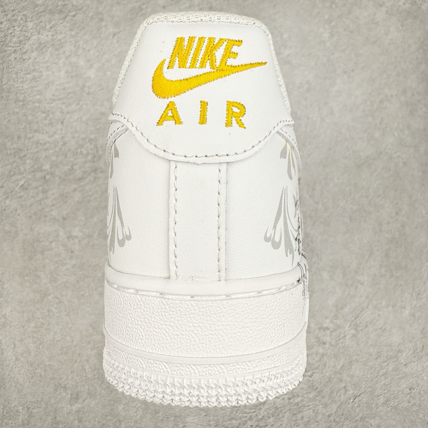 图片[8]-NK Air Force 1´07 Low 空军一号低帮百搭休闲运动板鞋 ZH0316-082 柔软、弹性十足的缓震性能和出色的中底设计 横跨复古与现代的外型结合 造就出风靡全球 三十多年的Force 1 直到今天还深受青睐 实拍调校N版已经零色差零失真 百分百还原实物色彩所见即所得 不存在货不对板色差等低级问题 选购参考实物拍摄 不混卖不参货 只用心做好货严格选品 承诺混一赔十 尺码：36 36.5 37.5 38 38.5 39 40 40.5 41 42 42.5 43 44 44.5 45-选品中心