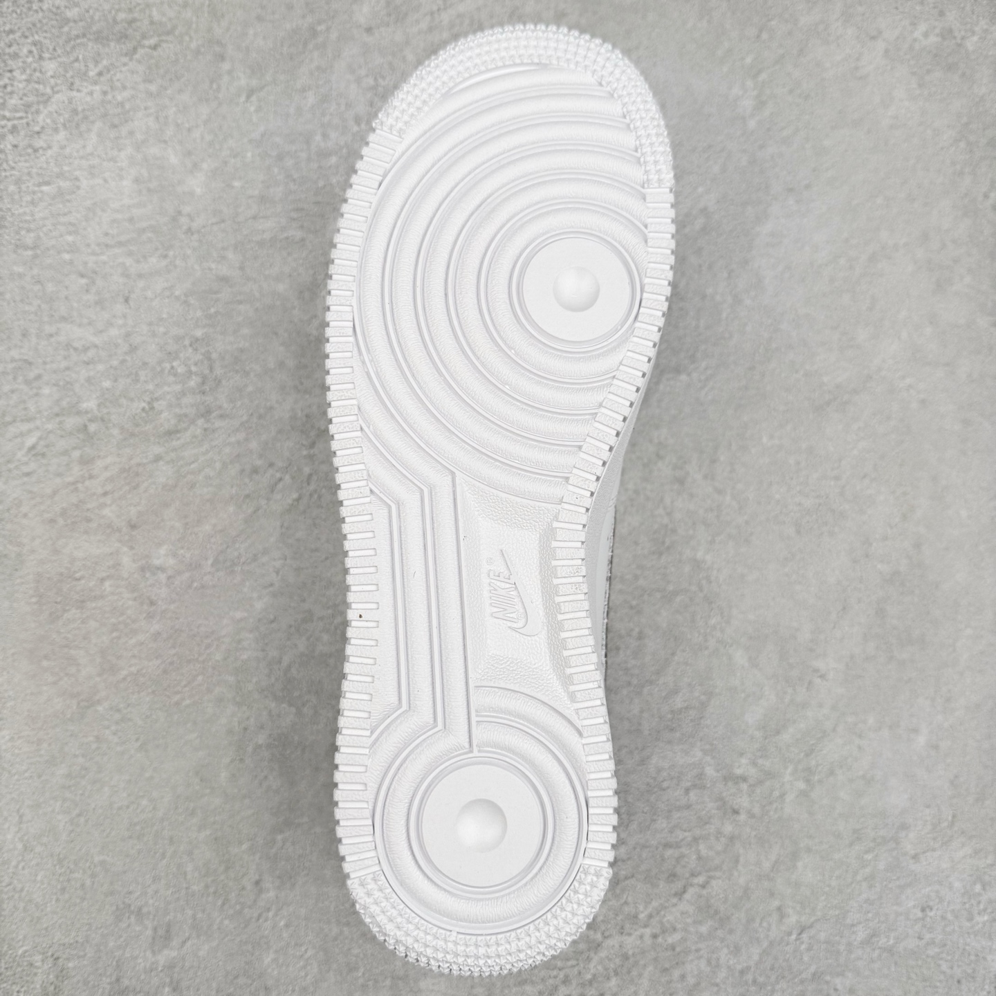 图片[9]-NK Air Force 1´07 Low 空军一号低帮百搭休闲运动板鞋 ZH0316-082 柔软、弹性十足的缓震性能和出色的中底设计 横跨复古与现代的外型结合 造就出风靡全球 三十多年的Force 1 直到今天还深受青睐 实拍调校N版已经零色差零失真 百分百还原实物色彩所见即所得 不存在货不对板色差等低级问题 选购参考实物拍摄 不混卖不参货 只用心做好货严格选品 承诺混一赔十 尺码：36 36.5 37.5 38 38.5 39 40 40.5 41 42 42.5 43 44 44.5 45-选品中心