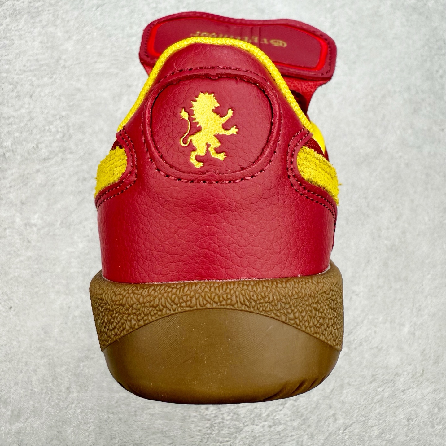 图片[8]-PUMA Palermo Trainer 彪马防滑耐磨低帮德训休闲板鞋 简约又不失设计巧思的帅气风格让它轻松驾驭日常休闲或滑板场合 运动兼具匠心 细节彰显品质 衬垫边缘以提供支撑和灵活性 强化鞋头以承受持续的磨损 耐磨性强 稳定性高 抓地更牢 不易打滑 尺码： 35 36 36.5 37.5 38 38.5 39 40 40.5 41 42 42.5 43 44 45-选品中心