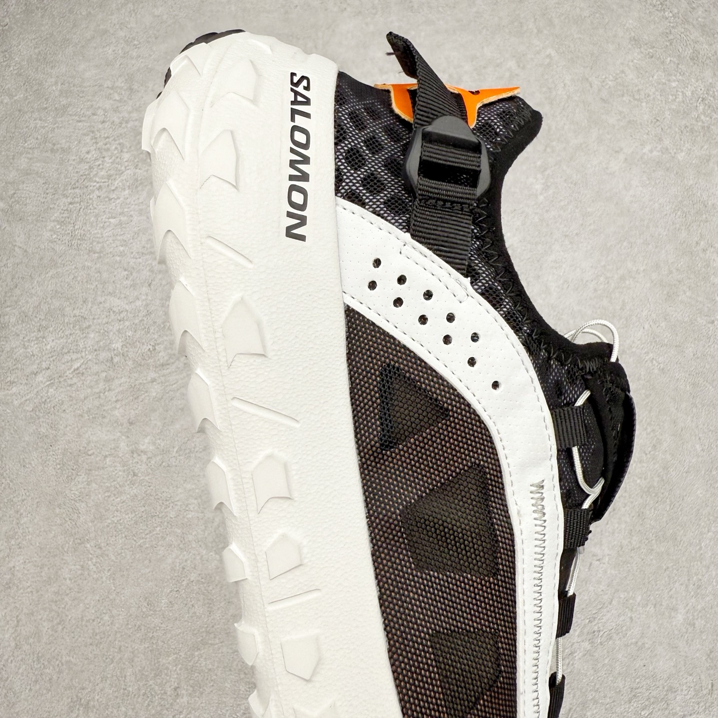 图片[6]-＃GX SALOMON SOLAMPHIBIAN 萨洛蒙舒适百搭户外功能轮胎鞋水陆两栖防滑耐磨低帮户外功能鞋 SALOMON诞生于1947年的法国阿尔卑斯山区，全球知名的户外运动品牌。一直致力于推动滑雪、越野跑等山地运动的发展及产品的进步。其产品设计致力于追求创新和发掘产品的性能极限，帮助喜欢自由的人在山地间不断挑战自我 尺码：36 36.5 37.5 38 38.5 39 40 40.5 41 42 42.5 43 44 44.5 45 46.5-选品中心