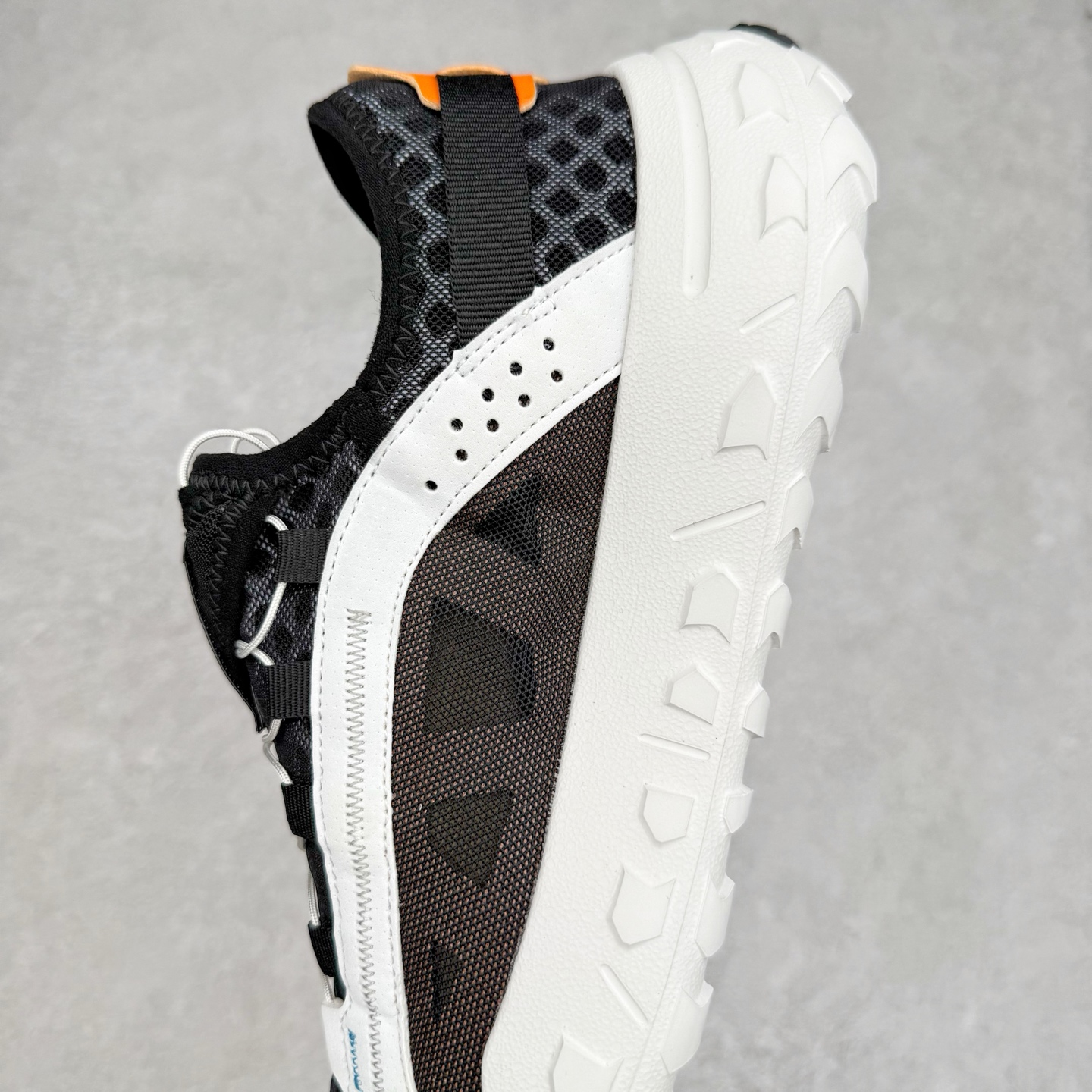 图片[7]-＃GX SALOMON SOLAMPHIBIAN 萨洛蒙舒适百搭户外功能轮胎鞋水陆两栖防滑耐磨低帮户外功能鞋 SALOMON诞生于1947年的法国阿尔卑斯山区，全球知名的户外运动品牌。一直致力于推动滑雪、越野跑等山地运动的发展及产品的进步。其产品设计致力于追求创新和发掘产品的性能极限，帮助喜欢自由的人在山地间不断挑战自我 尺码：36 36.5 37.5 38 38.5 39 40 40.5 41 42 42.5 43 44 44.5 45 46.5-选品中心