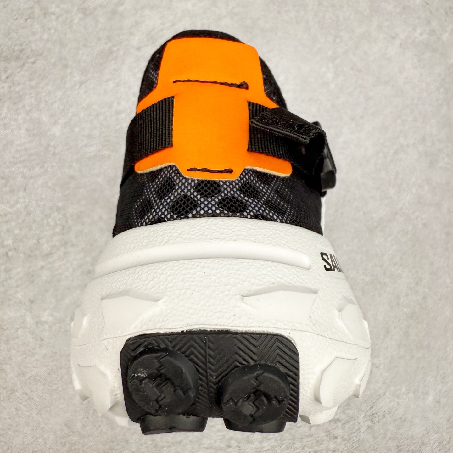 图片[8]-＃GX SALOMON SOLAMPHIBIAN 萨洛蒙舒适百搭户外功能轮胎鞋水陆两栖防滑耐磨低帮户外功能鞋 SALOMON诞生于1947年的法国阿尔卑斯山区，全球知名的户外运动品牌。一直致力于推动滑雪、越野跑等山地运动的发展及产品的进步。其产品设计致力于追求创新和发掘产品的性能极限，帮助喜欢自由的人在山地间不断挑战自我 尺码：36 36.5 37.5 38 38.5 39 40 40.5 41 42 42.5 43 44 44.5 45 46.5-选品中心