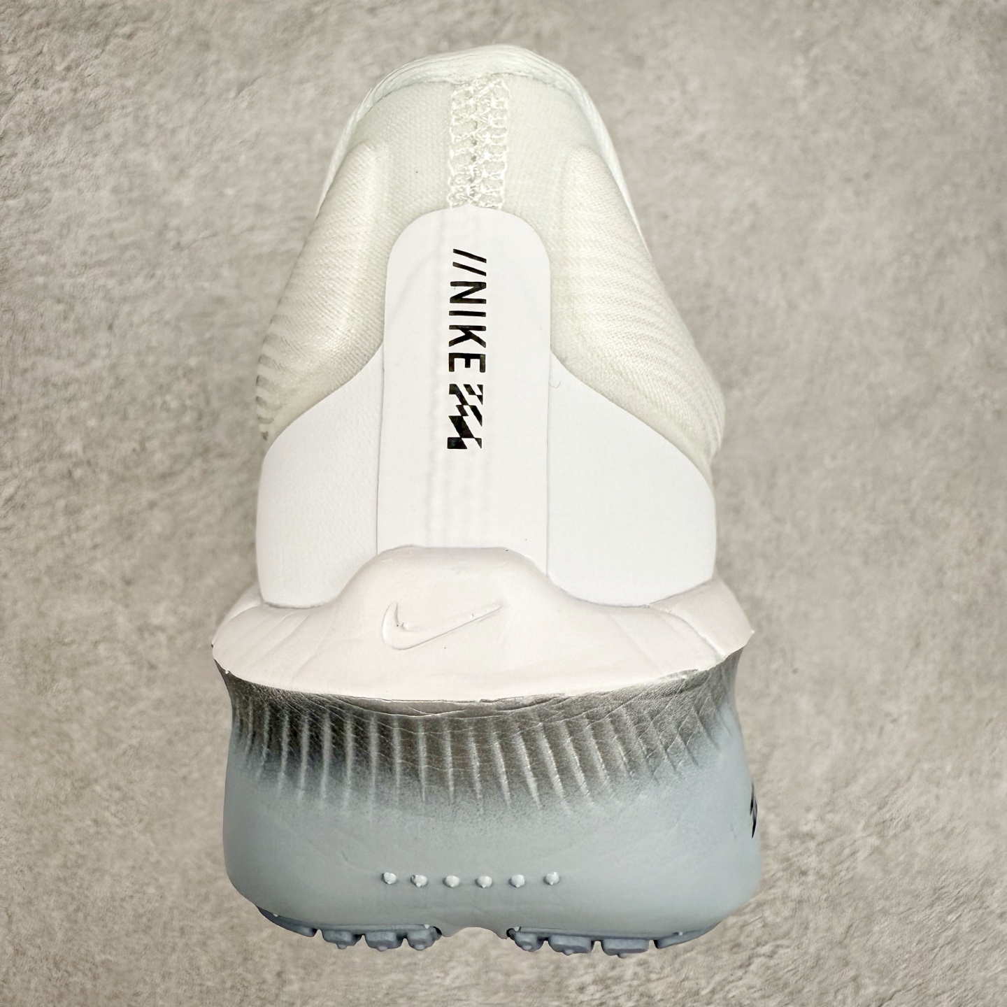 图片[8]-＃TG纯原 NK ZoomX Invincible Run Flyknit 6 轻量跑鞋 飞织低帮休闲运动慢跑鞋 厚底增高 老爹鞋 此鞋专为短跑运动员而生 是为 5 至 10 公里距离的赛事和训练打造 整体设计采用流线型的轻质工程网眼材质构成鞋面 并与其他 Running 旗舰鞋款同样搭载全脚掌 ZoomX 缓冲中底 搭配 Pebax 物料与橡胶外底 ZoomX StreakFly 首发配色以Prototype呈现 其灵感是来自开发期间的磨损测试 透过编号的标记与内侧的预期跑步距离突出研发过程 尺码：36 36.5 37.5 38 38.5 39 40 40.5 41 42 42.5 43 44 45-选品中心