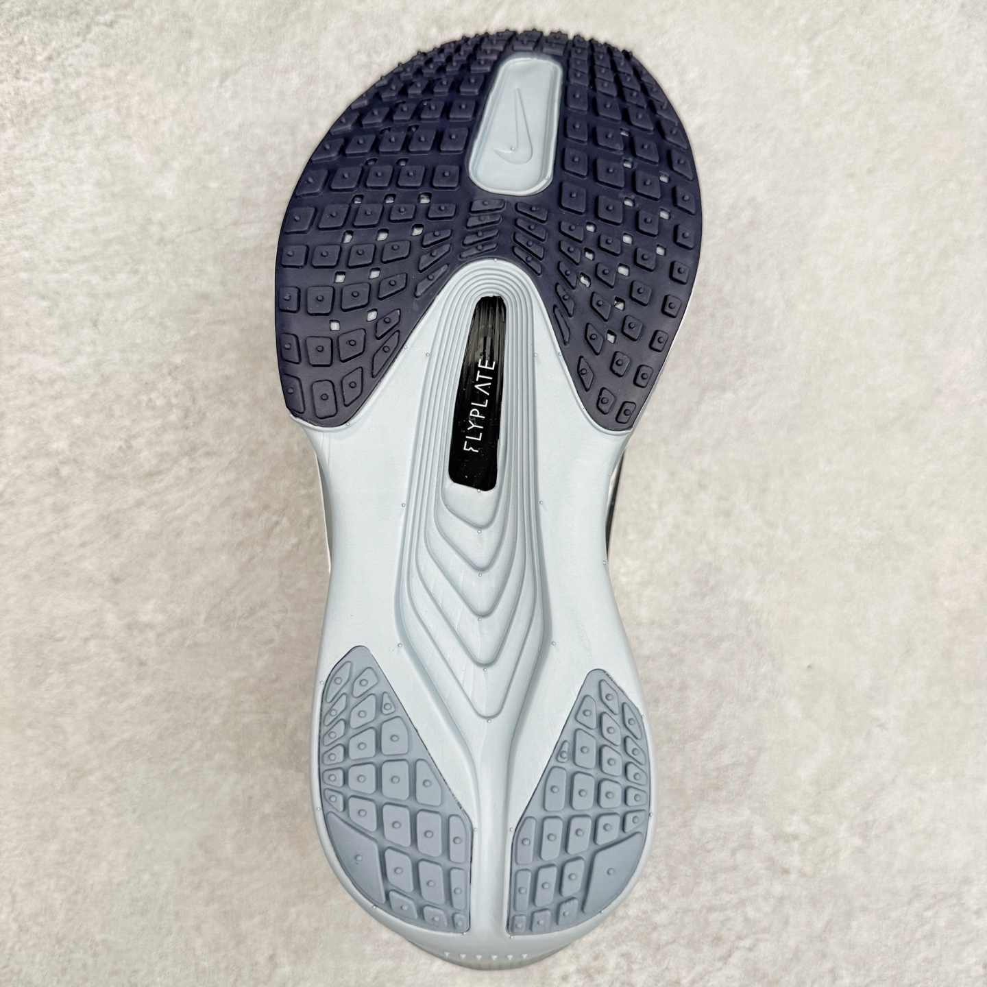 图片[9]-＃TG纯原 NK ZoomX Invincible Run Flyknit 6 轻量跑鞋 飞织低帮休闲运动慢跑鞋 厚底增高 老爹鞋 此鞋专为短跑运动员而生 是为 5 至 10 公里距离的赛事和训练打造 整体设计采用流线型的轻质工程网眼材质构成鞋面 并与其他 Running 旗舰鞋款同样搭载全脚掌 ZoomX 缓冲中底 搭配 Pebax 物料与橡胶外底 ZoomX StreakFly 首发配色以Prototype呈现 其灵感是来自开发期间的磨损测试 透过编号的标记与内侧的预期跑步距离突出研发过程 尺码：36 36.5 37.5 38 38.5 39 40 40.5 41 42 42.5 43 44 45-选品中心