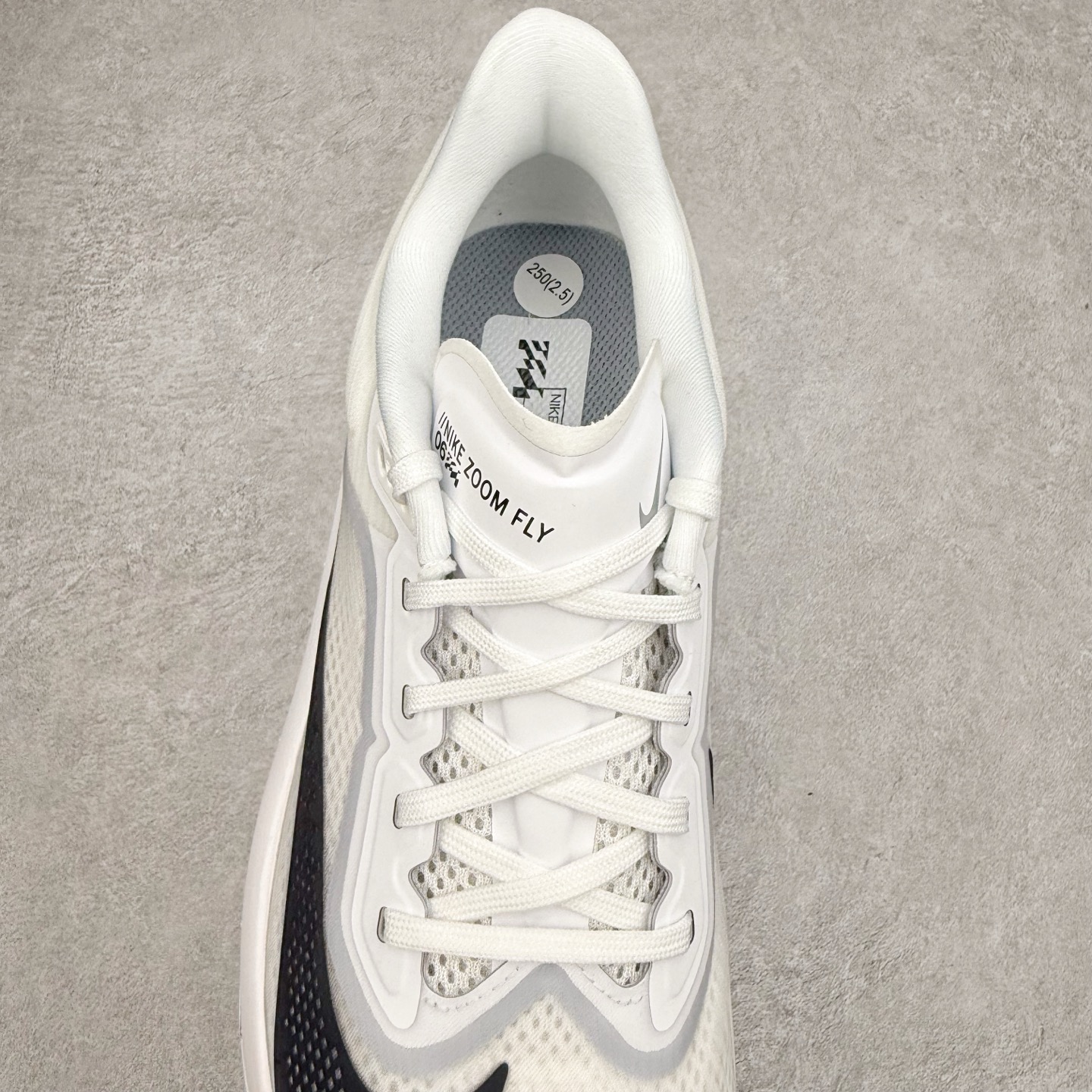 图片[5]-＃TG纯原 NK ZoomX Invincible Run Flyknit 6 轻量跑鞋 飞织低帮休闲运动慢跑鞋 厚底增高 老爹鞋 此鞋专为短跑运动员而生 是为 5 至 10 公里距离的赛事和训练打造 整体设计采用流线型的轻质工程网眼材质构成鞋面 并与其他 Running 旗舰鞋款同样搭载全脚掌 ZoomX 缓冲中底 搭配 Pebax 物料与橡胶外底 ZoomX StreakFly 首发配色以Prototype呈现 其灵感是来自开发期间的磨损测试 透过编号的标记与内侧的预期跑步距离突出研发过程 尺码：36 36.5 37.5 38 38.5 39 40 40.5 41 42 42.5 43 44 45-选品中心