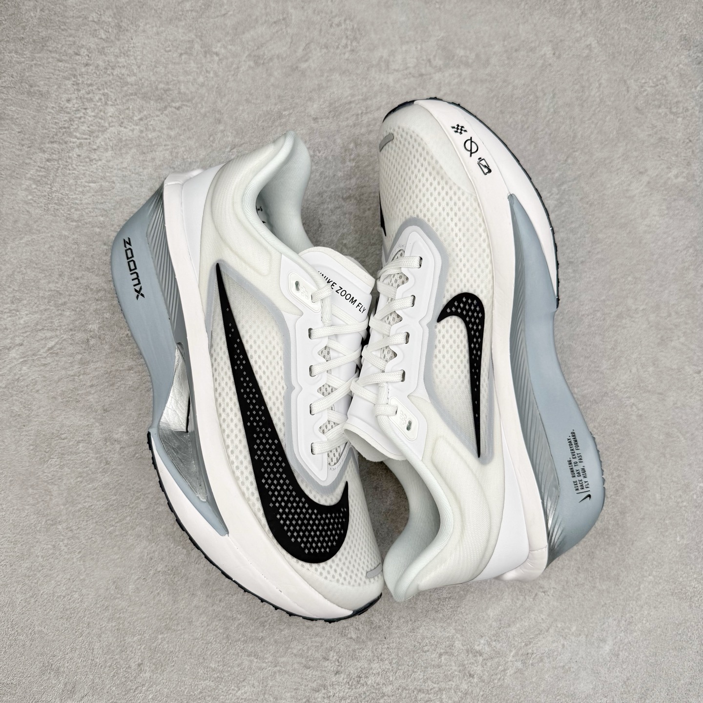 图片[3]-＃TG纯原 NK ZoomX Invincible Run Flyknit 6 轻量跑鞋 飞织低帮休闲运动慢跑鞋 厚底增高 老爹鞋 此鞋专为短跑运动员而生 是为 5 至 10 公里距离的赛事和训练打造 整体设计采用流线型的轻质工程网眼材质构成鞋面 并与其他 Running 旗舰鞋款同样搭载全脚掌 ZoomX 缓冲中底 搭配 Pebax 物料与橡胶外底 ZoomX StreakFly 首发配色以Prototype呈现 其灵感是来自开发期间的磨损测试 透过编号的标记与内侧的预期跑步距离突出研发过程 尺码：36 36.5 37.5 38 38.5 39 40 40.5 41 42 42.5 43 44 45-选品中心