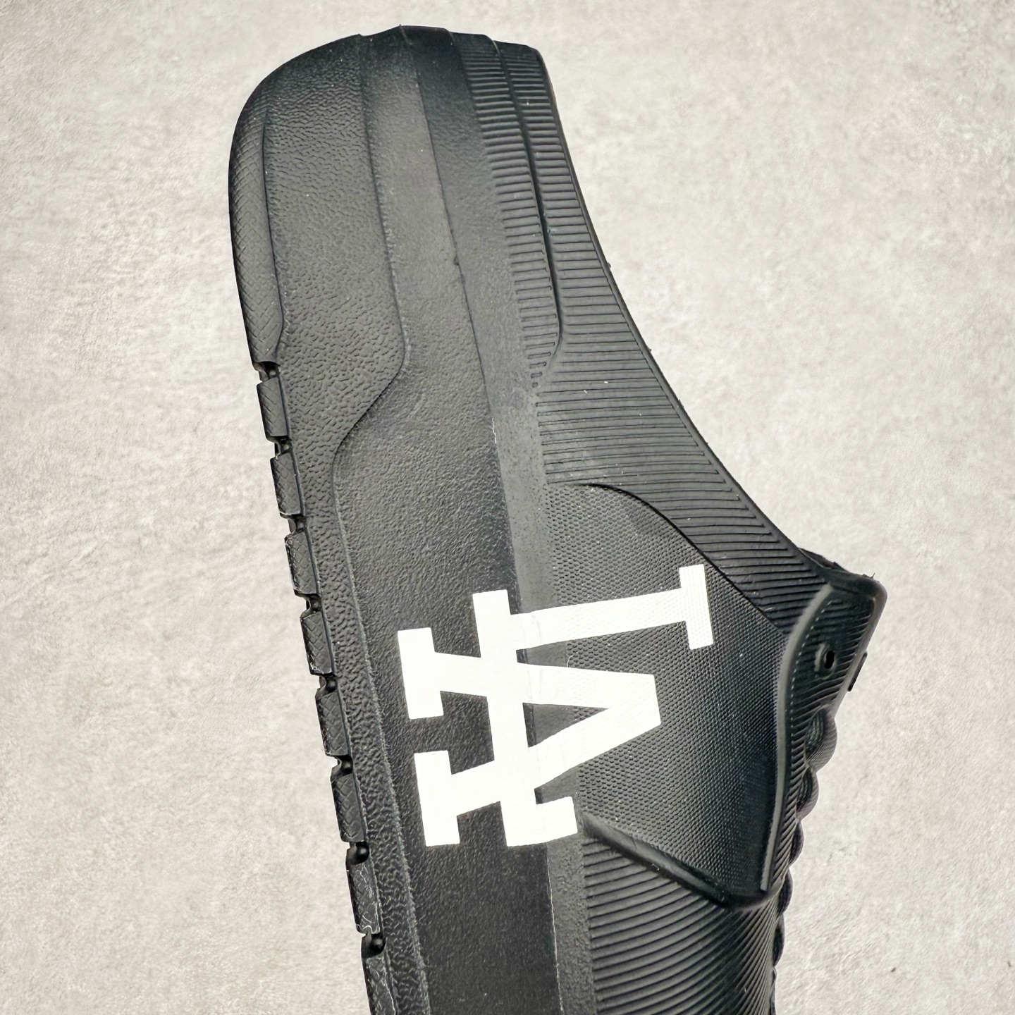 图片[6]-MLB Chunky Liner Mule 美国榄球洋基队限定字母拖百搭潮流款情侣休闲包头运动拖鞋 正确全新开发高弹PU鞋底 区别市面套底版本#鞋面采用环保复合去臭材质 尺码：36 36.5 37 38 38.5 39 40 41 42 42.5 43 44-选品中心