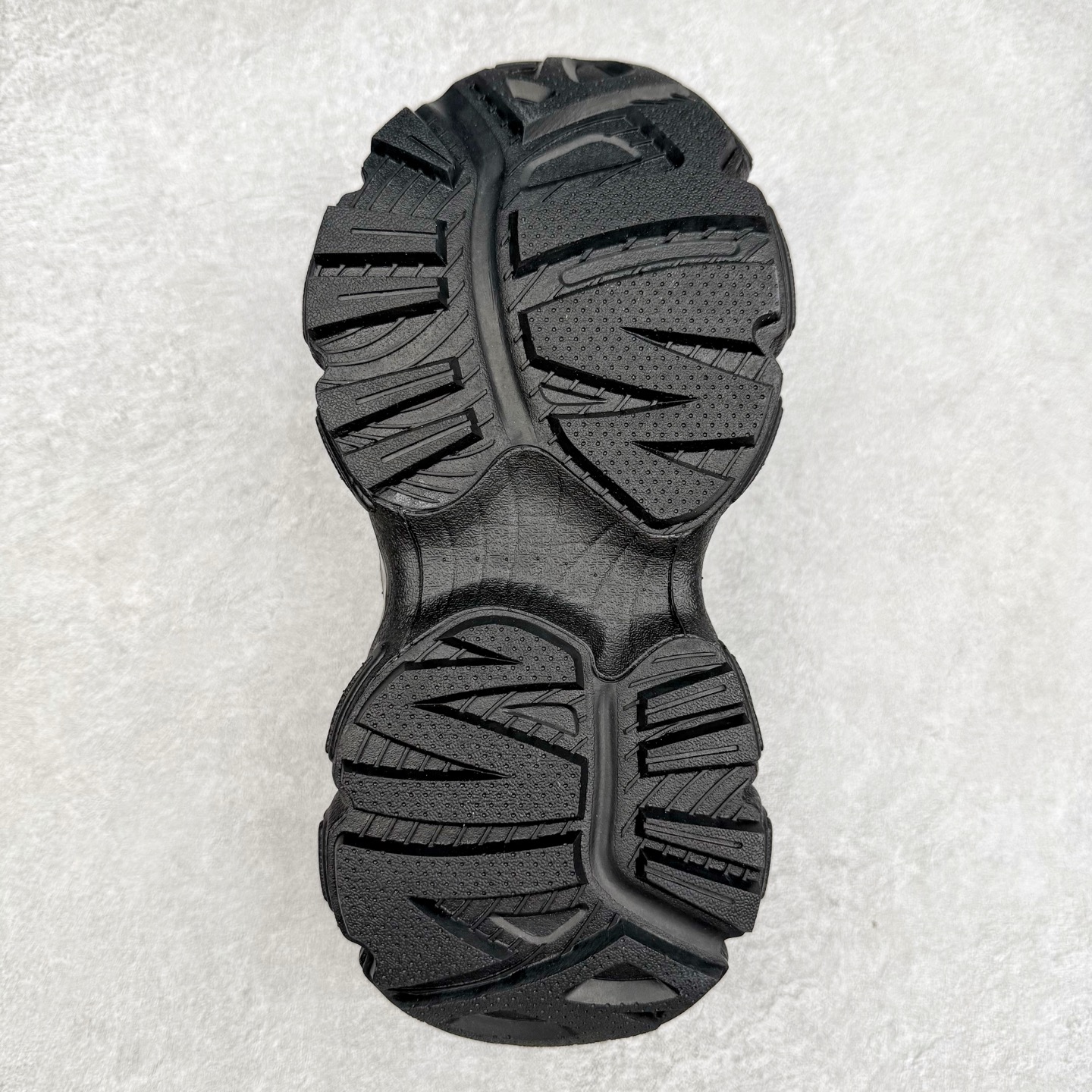 图片[9]-MLB 纽约洋基队 NY 百搭舒适耐磨溯溪鞋 MLB是韩国F&F旗下潮流服装品牌，拥有150年历史的经典传统，是街头文化和国际生活方式的领导者。MLB拥有包括男装、女装、童装、配饰在内的全品类服饰，提供覆盖各性别、各年龄层、From Head to Toe的穿搭装备。其产品结合了韩国的时尚造型与质感，展现了运动服饰也可以兼具时尚潮流的风格。在产品设计上，MLB不仅融合了美国职业棒球大联盟的各当家球队，更结合了棒球运动中的各个元素。实拍调校N版已经零色差零失真 百分百还原实物色彩所见即所得 不存在货不对板色差等低级问题 选购参考实物拍摄 不混卖不参货 只用心做好货严格选品 承诺混一赔十 尺码：36 36.5 37.5 38 38.5 39 40 40.5 41 42 42.5 43 44 44.5 45-选品中心