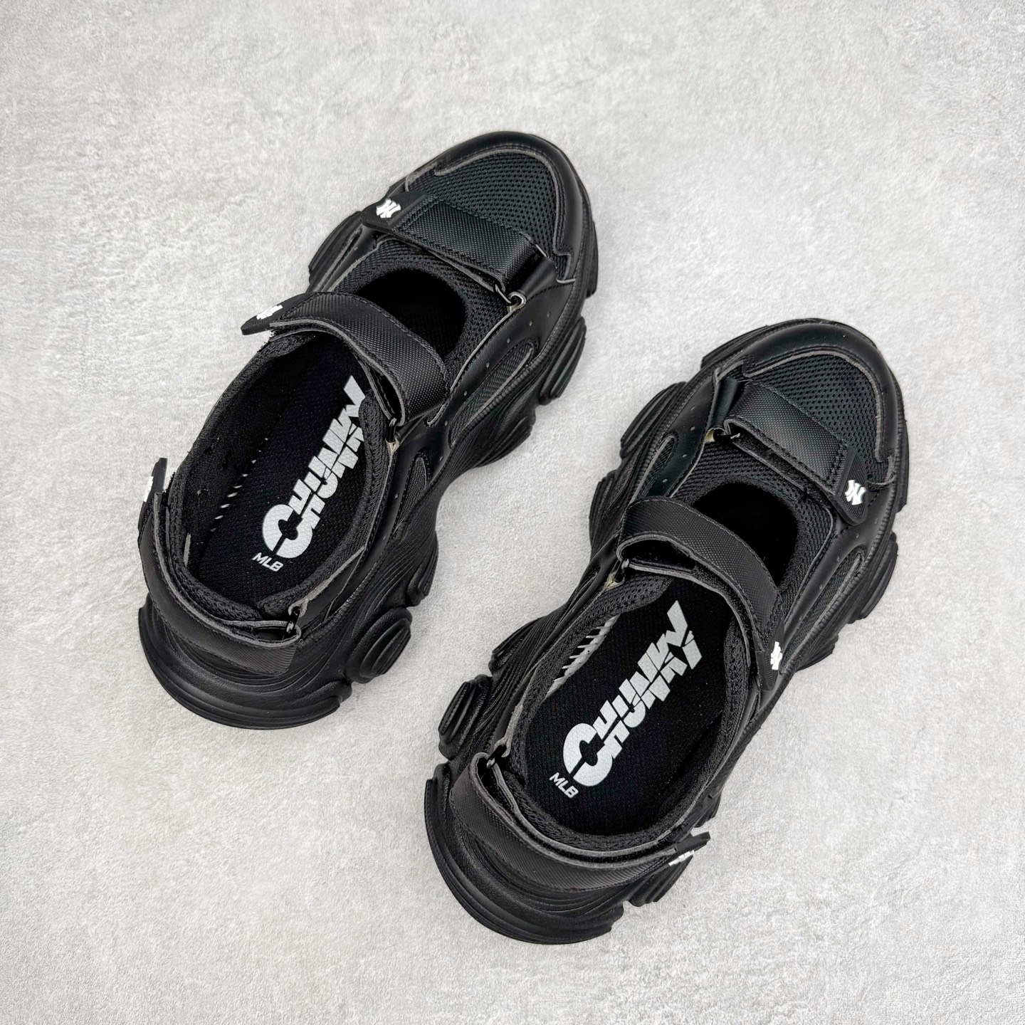 图片[3]-MLB 纽约洋基队 NY 百搭舒适耐磨溯溪鞋 MLB是韩国F&F旗下潮流服装品牌，拥有150年历史的经典传统，是街头文化和国际生活方式的领导者。MLB拥有包括男装、女装、童装、配饰在内的全品类服饰，提供覆盖各性别、各年龄层、From Head to Toe的穿搭装备。其产品结合了韩国的时尚造型与质感，展现了运动服饰也可以兼具时尚潮流的风格。在产品设计上，MLB不仅融合了美国职业棒球大联盟的各当家球队，更结合了棒球运动中的各个元素。实拍调校N版已经零色差零失真 百分百还原实物色彩所见即所得 不存在货不对板色差等低级问题 选购参考实物拍摄 不混卖不参货 只用心做好货严格选品 承诺混一赔十 尺码：36 36.5 37.5 38 38.5 39 40 40.5 41 42 42.5 43 44 44.5 45-选品中心