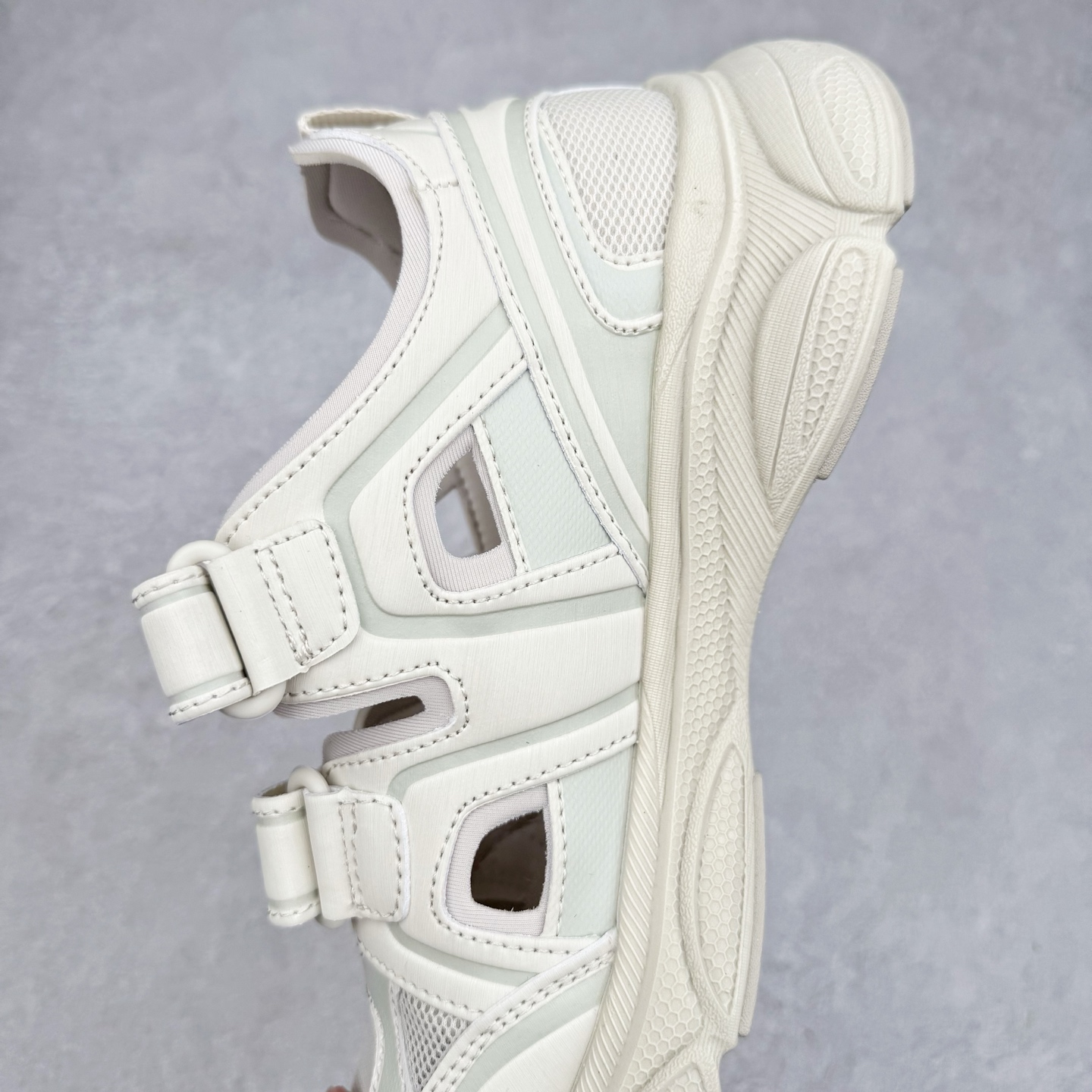 图片[7]-MLB Sandal Chunky Mask 纽约洋基队百搭时尚运动凉鞋 MLB是韩国F&F旗下潮流服装品牌 拥有150年历史的经典传统 是街头文化和国际生活方式的领导者 MLB拥有包括男装、女装、童装、配饰在内的全品类服饰 提供覆盖各性别、各年龄层、From Head to Toe的穿搭装备 其产品结合了韩国的时尚造型与质感 展现了运动服饰也可以兼具时尚潮流的风格 在产品设计上 MLB不仅融合了美国职业棒球大联盟的各当家球队 更结合了棒球运动中的各个元素 复古风范自信控场 复古鞋型率先勾描独特的自我态度 在经典线条与时尚元素的精彩交织下刷新街头复古运动风潮 质感十足兼备卓越的舒适透气性能迎合夏日追求的自在脚感。尺码：36 36.5 37.5 38 38.5 39 40 40.5 41 42 42.5 43 44 45-选品中心