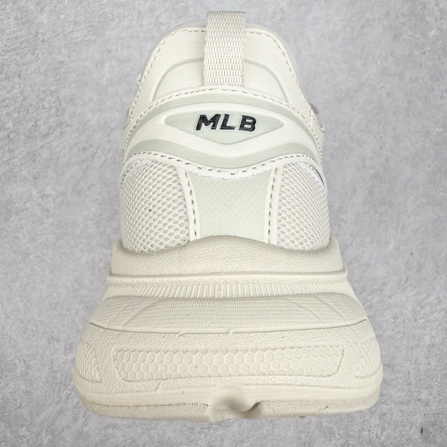 图片[8]-MLB Sandal Chunky Mask 纽约洋基队百搭时尚运动凉鞋 MLB是韩国F&F旗下潮流服装品牌 拥有150年历史的经典传统 是街头文化和国际生活方式的领导者 MLB拥有包括男装、女装、童装、配饰在内的全品类服饰 提供覆盖各性别、各年龄层、From Head to Toe的穿搭装备 其产品结合了韩国的时尚造型与质感 展现了运动服饰也可以兼具时尚潮流的风格 在产品设计上 MLB不仅融合了美国职业棒球大联盟的各当家球队 更结合了棒球运动中的各个元素 复古风范自信控场 复古鞋型率先勾描独特的自我态度 在经典线条与时尚元素的精彩交织下刷新街头复古运动风潮 质感十足兼备卓越的舒适透气性能迎合夏日追求的自在脚感。尺码：36 36.5 37.5 38 38.5 39 40 40.5 41 42 42.5 43 44 45-选品中心