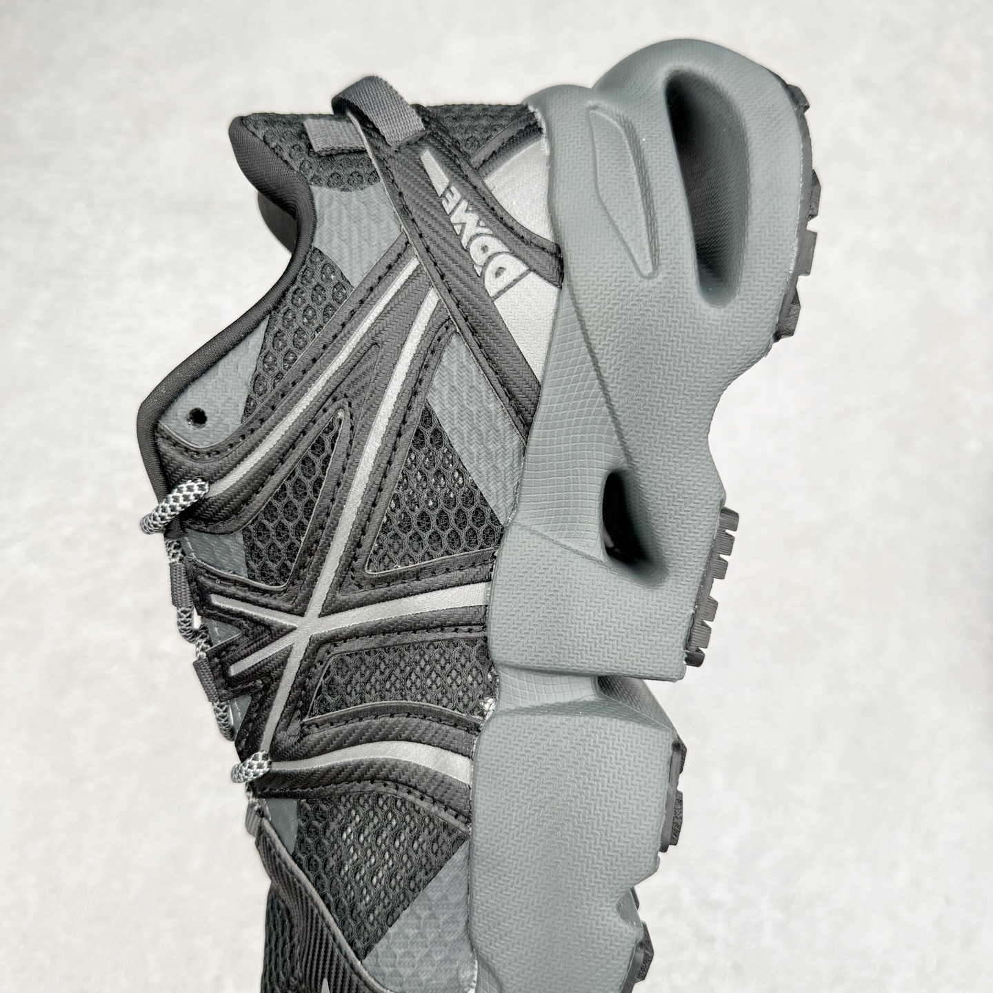 图片[7]-MLB 纽约洋基队 DOME RUNNER 时尚潮流百搭休闲舒适运动耐磨防水透气轻便低帮跑步鞋 男女同款 MLB是韩国F&F旗下潮流服装品牌，拥有150年历史的经典传统，是街头文化和国际生活方式的领导者。MLB拥有包括男装、女装、童装、配饰在内的全品类服饰，提供覆盖各性别、各年龄层、From Head to Toe的穿搭装备。其产品结合了韩国的时尚造型与质感，展现了运动服饰也可以兼具时尚潮流的风格。在产品设计上，MLB不仅融合了美国职业棒球大联盟的各当家球队，更结合了棒球运动中的各个元素。实拍调校N版已经零色差零失真 百分百还原实物色彩所见即所得 不存在货不对板色差等低级问题 选购参考实物拍摄 不混卖不参货 只用心做好货严格选品 承诺混一赔十 尺码：36 36.5 37.5 38 38.5 39 40 40.5 41 42 42.5 43 44 44.5 45-选品中心