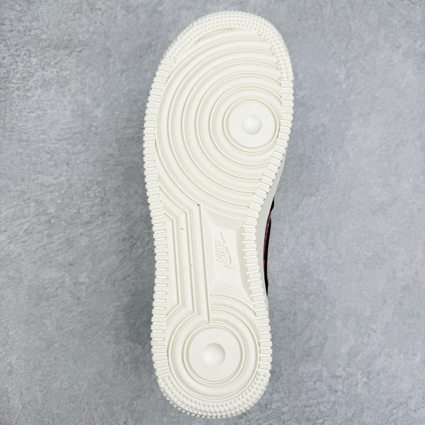 图片[9]-NK Air Force 1´07 Low 空军一号低帮百搭休闲运动板鞋 DY2032-320 柔软、弹性十足的缓震性能和出色的中底设计 横跨复古与现代的外型结合 造就出风靡全球 三十多年的Force 1 直到今天还深受青睐 实拍调校N版已经零色差零失真 百分百还原实物色彩所见即所得 不存在货不对板色差等低级问题 选购参考实物拍摄 不混卖不参货 只用心做好货严格选品 承诺混一赔十 尺码：36 36.5 37.5 38 38.5 39 40 40.5 41 42 42.5 43 44 44.5 45-选品中心