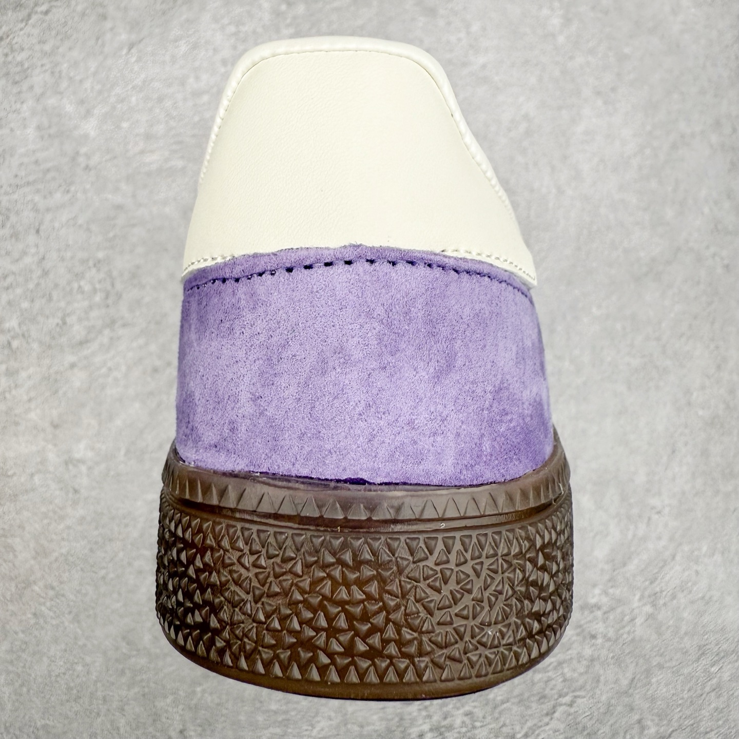 图片[8]-AD Originals Handball SPZL 手球运动员系列百搭休闲运动板鞋 KI5935 这款来自阿迪达斯的这款HANDBALL SPZL前身是一双手球运动鞋，这一次拿来复刻，所以鞋面的主要色彩选用了黑色， 鞋面外侧除了Spezial字母之外还有三叶草标志。Handball SPZL作为复古手球训练鞋与作为室内足球鞋的Samba有着异曲同工之处，但是质感更为出众的鞋身以及丰富的配色选择比起Samba来讲可以说是更胜一筹了！尺码：36 36⅔ 37⅓ 38 38⅔ 39⅓ 40 40⅔ 41⅓ 42 42⅔ 43⅓ 44 45-选品中心