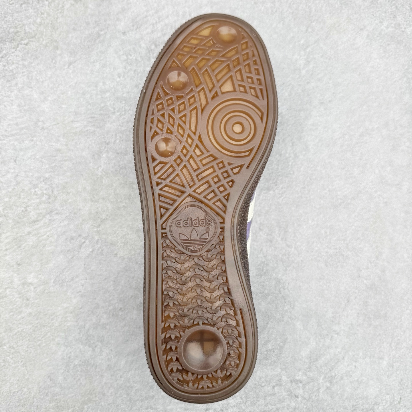 图片[9]-AD Originals Handball SPZL 手球运动员系列百搭休闲运动板鞋 KI5935 这款来自阿迪达斯的这款HANDBALL SPZL前身是一双手球运动鞋，这一次拿来复刻，所以鞋面的主要色彩选用了黑色， 鞋面外侧除了Spezial字母之外还有三叶草标志。Handball SPZL作为复古手球训练鞋与作为室内足球鞋的Samba有着异曲同工之处，但是质感更为出众的鞋身以及丰富的配色选择比起Samba来讲可以说是更胜一筹了！尺码：36 36⅔ 37⅓ 38 38⅔ 39⅓ 40 40⅔ 41⅓ 42 42⅔ 43⅓ 44 45-选品中心