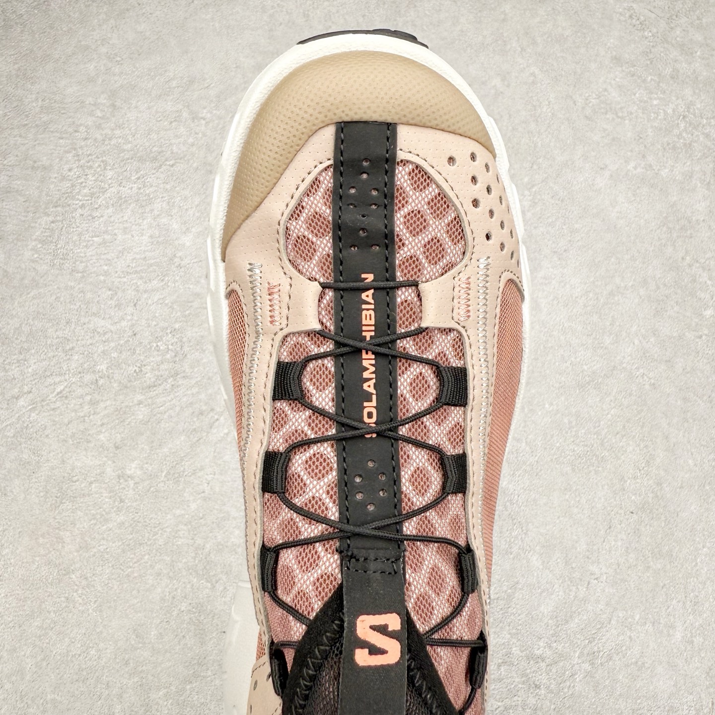 图片[4]-＃GX SALOMON SOLAMPHIBIAN 萨洛蒙舒适百搭户外功能轮胎鞋水陆两栖防滑耐磨低帮户外功能鞋 SALOMON诞生于1947年的法国阿尔卑斯山区，全球知名的户外运动品牌。一直致力于推动滑雪、越野跑等山地运动的发展及产品的进步。其产品设计致力于追求创新和发掘产品的性能极限，帮助喜欢自由的人在山地间不断挑战自我 尺码：36 36.5 37.5 38 38.5 39 40 40.5 41 42 42.5 43 44 44.5 45 46.5-选品中心