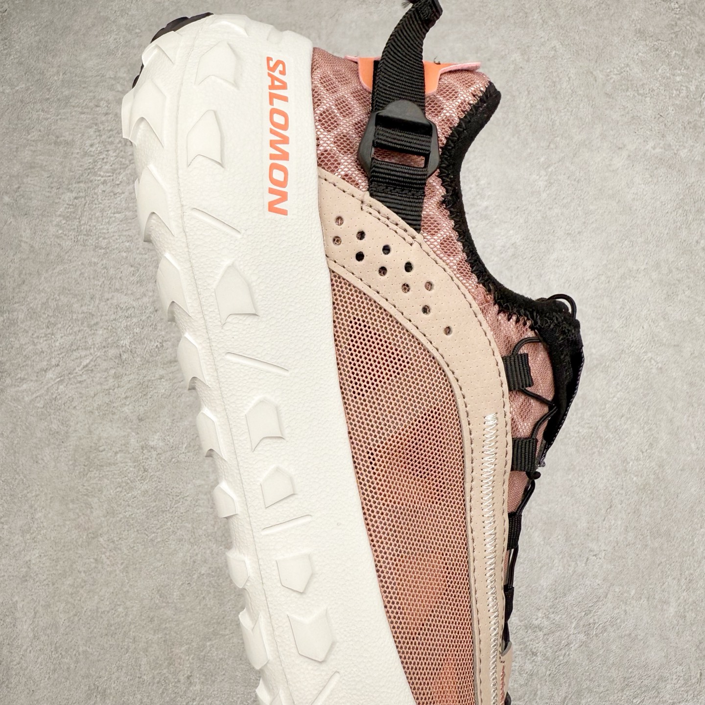 图片[6]-＃GX SALOMON SOLAMPHIBIAN 萨洛蒙舒适百搭户外功能轮胎鞋水陆两栖防滑耐磨低帮户外功能鞋 SALOMON诞生于1947年的法国阿尔卑斯山区，全球知名的户外运动品牌。一直致力于推动滑雪、越野跑等山地运动的发展及产品的进步。其产品设计致力于追求创新和发掘产品的性能极限，帮助喜欢自由的人在山地间不断挑战自我 尺码：36 36.5 37.5 38 38.5 39 40 40.5 41 42 42.5 43 44 44.5 45 46.5-选品中心