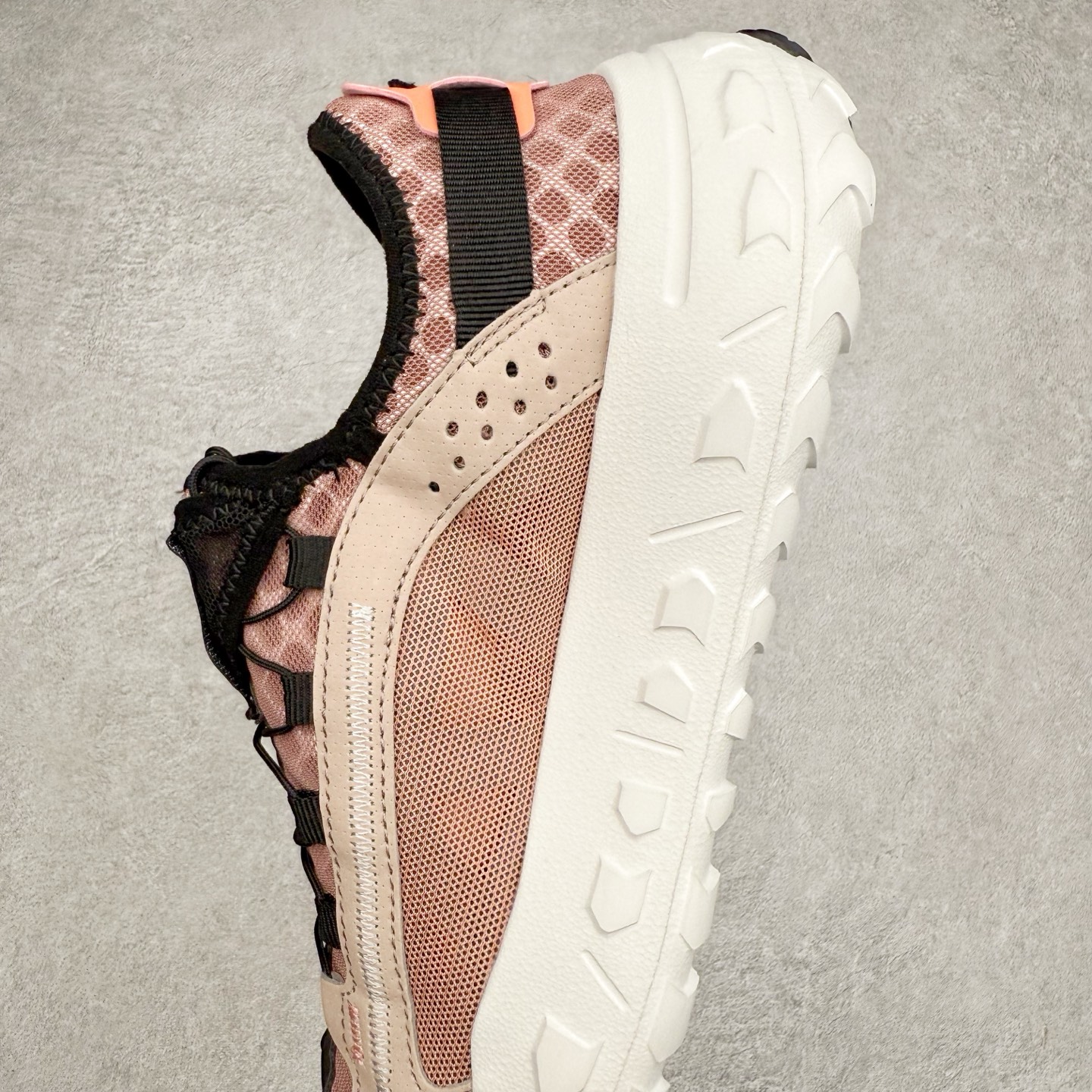 图片[7]-＃GX SALOMON SOLAMPHIBIAN 萨洛蒙舒适百搭户外功能轮胎鞋水陆两栖防滑耐磨低帮户外功能鞋 SALOMON诞生于1947年的法国阿尔卑斯山区，全球知名的户外运动品牌。一直致力于推动滑雪、越野跑等山地运动的发展及产品的进步。其产品设计致力于追求创新和发掘产品的性能极限，帮助喜欢自由的人在山地间不断挑战自我 尺码：36 36.5 37.5 38 38.5 39 40 40.5 41 42 42.5 43 44 44.5 45 46.5-选品中心