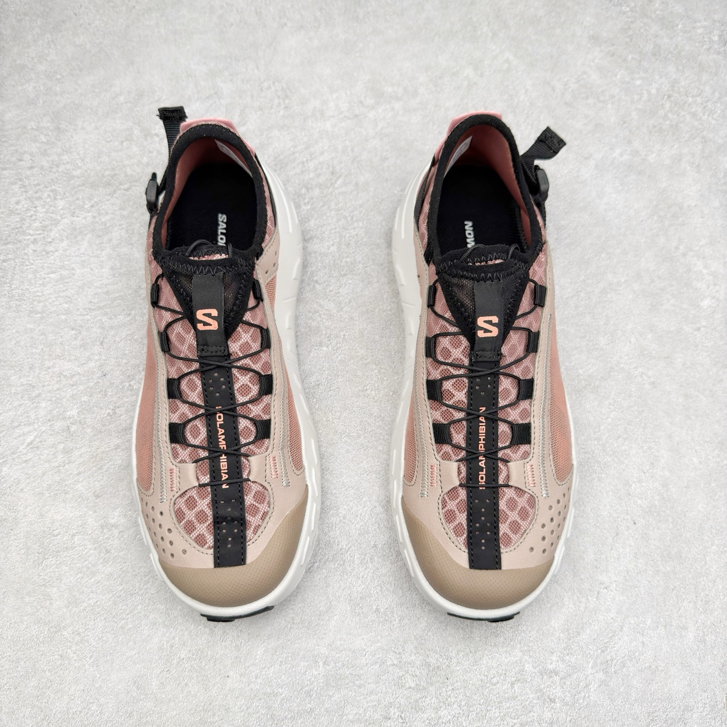 图片[2]-＃GX SALOMON SOLAMPHIBIAN 萨洛蒙舒适百搭户外功能轮胎鞋水陆两栖防滑耐磨低帮户外功能鞋 SALOMON诞生于1947年的法国阿尔卑斯山区，全球知名的户外运动品牌。一直致力于推动滑雪、越野跑等山地运动的发展及产品的进步。其产品设计致力于追求创新和发掘产品的性能极限，帮助喜欢自由的人在山地间不断挑战自我 尺码：36 36.5 37.5 38 38.5 39 40 40.5 41 42 42.5 43 44 44.5 45 46.5-选品中心