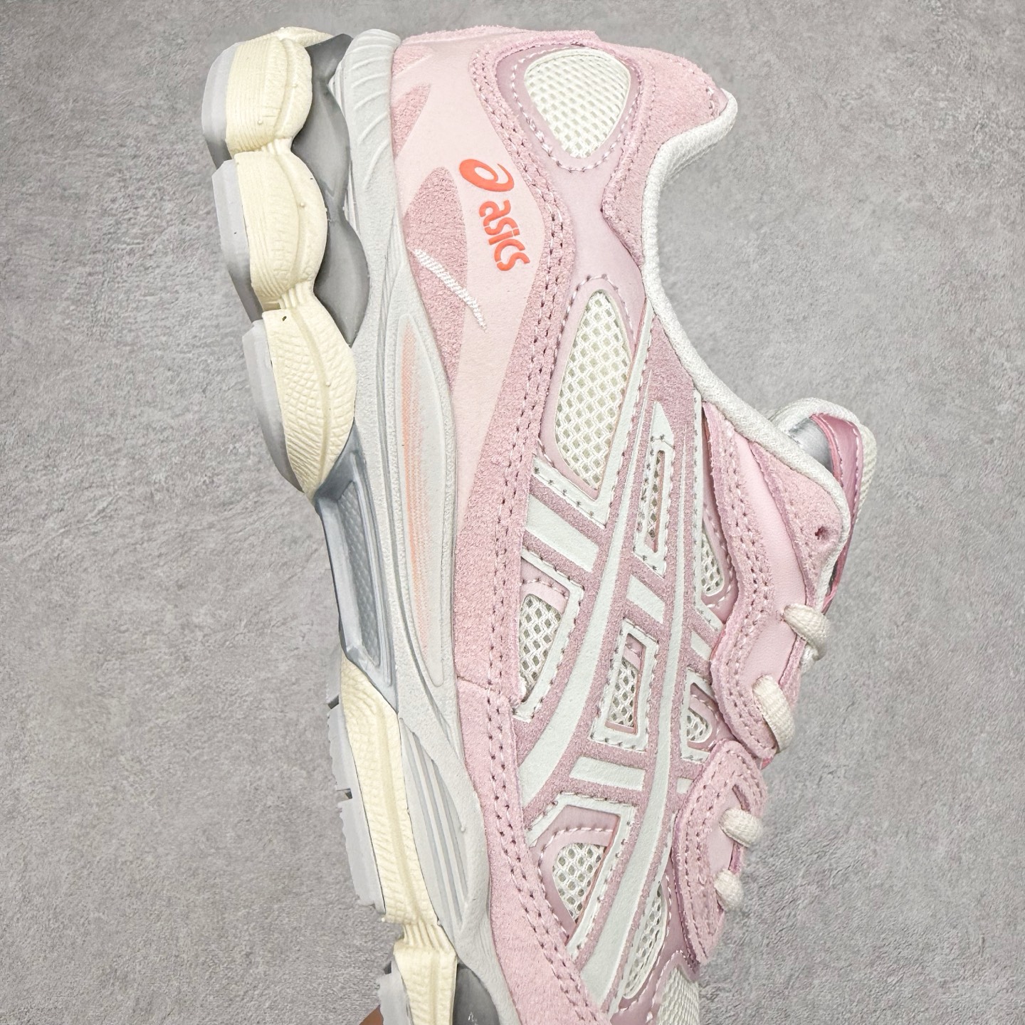 图片[6]-Asics GEL-NYC 亚瑟士防滑耐磨透气低帮运动休闲鞋 GEL-NYC™ 运动鞋的灵感源自传统和现代高性能跑步风格 其鞋面结构参考了 2000 年代初的 GEL-NIMBUS™ 3 鞋 并将其与 MC-PLUS V 设计中的各种装饰融为一体 该工装通过使用 GEL-CUMULUS® 16 鞋的工装系统来对比鞋面的复古风格 通过轻质泡沫和 GEL® 技术嵌入物的结合 这种中底结构有助于创造先进的脚底舒适度 尺码：36 37 37.5 38 39 40.5 41.5 42 42.5 43.5 44 45-选品中心